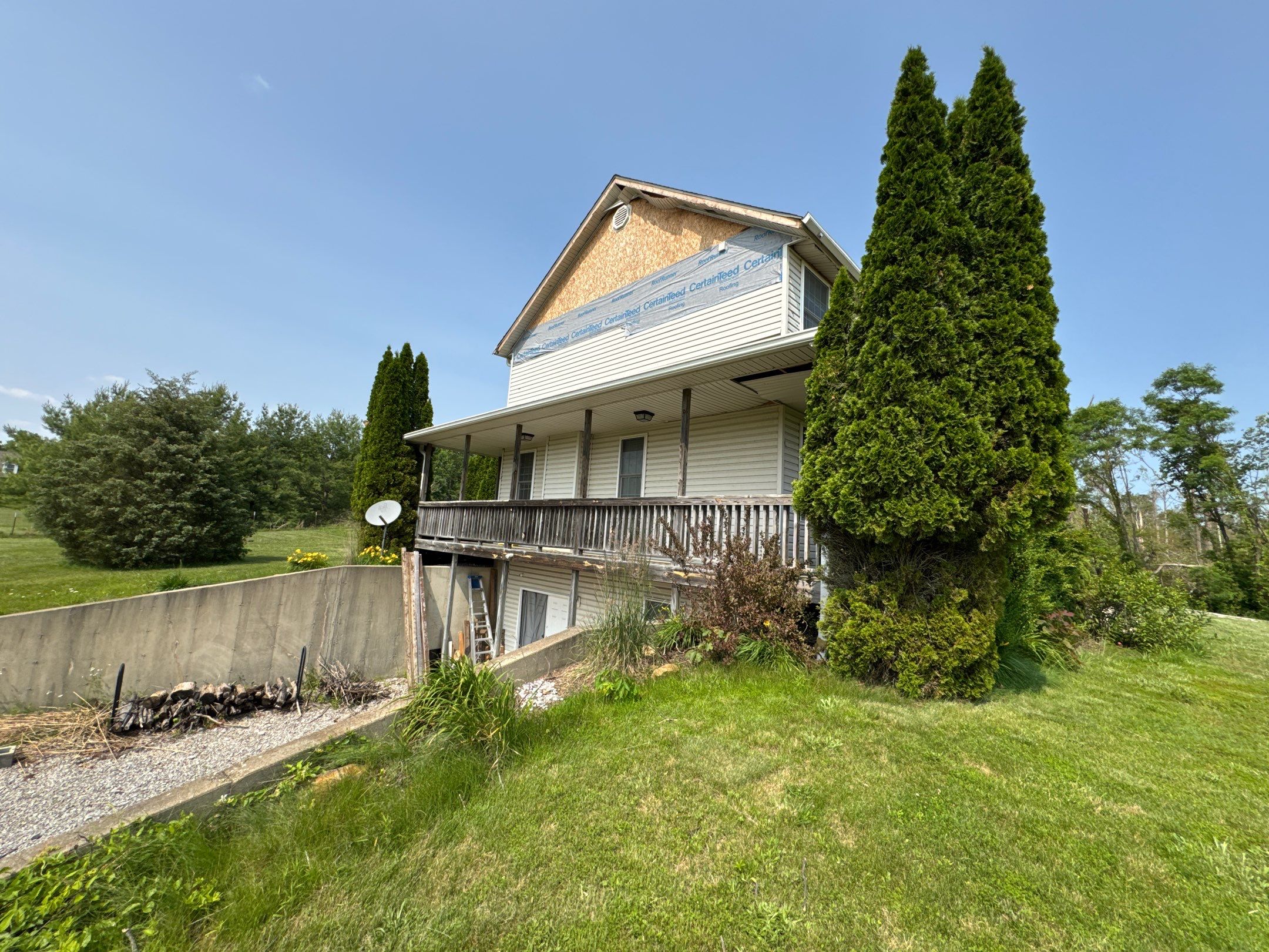 Exterior & Window Installation using CertainTeed Mainstreet & ViWinTech Windows by Koontz Construction