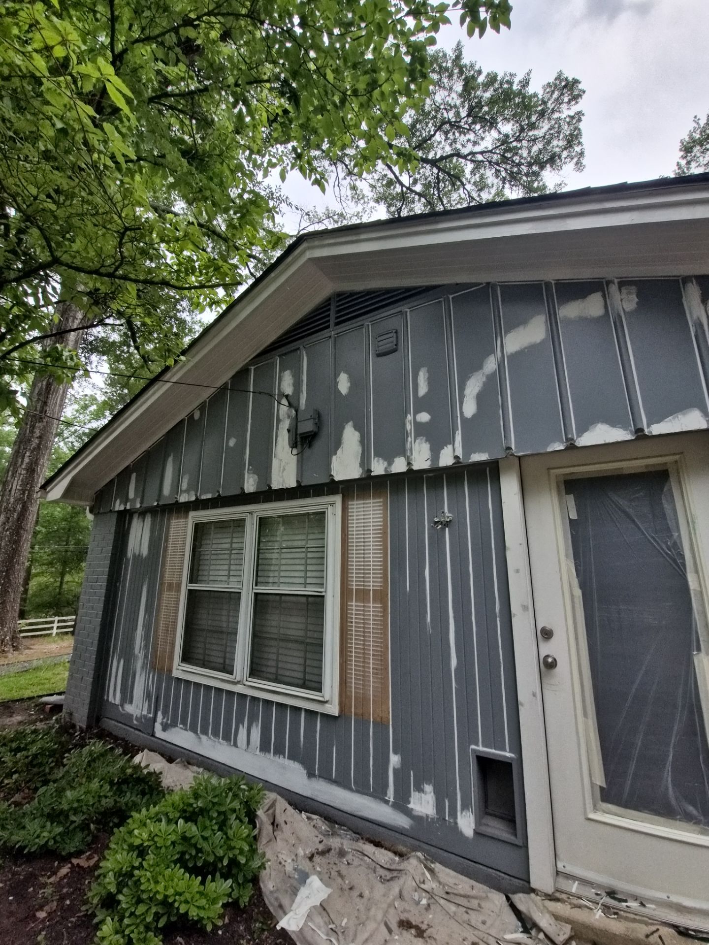 From Gray to Modern White: Exterior Repaint in Tyler, TX by Quality Coats Painting