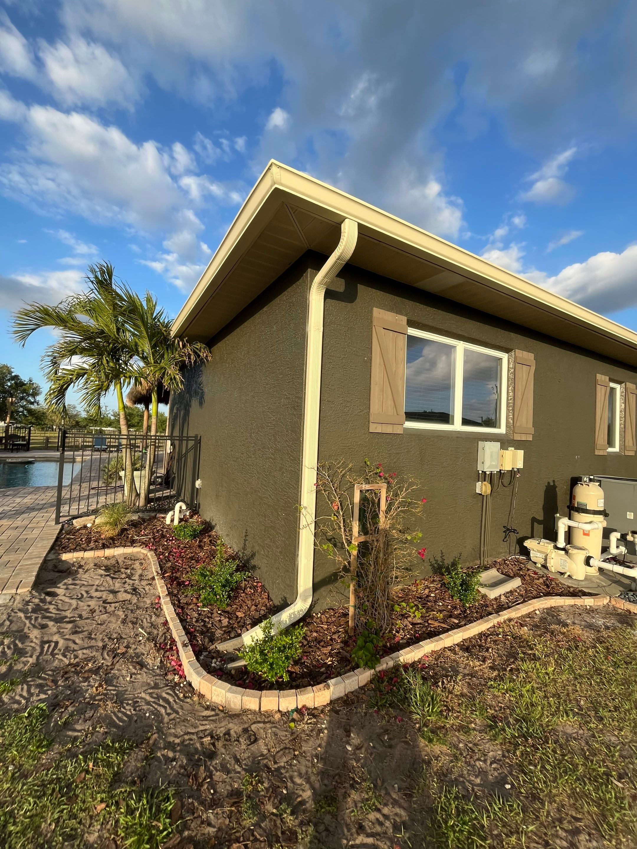  7-inch White seamless gutters and downspouts in Myakka City FL by Gutter Professors