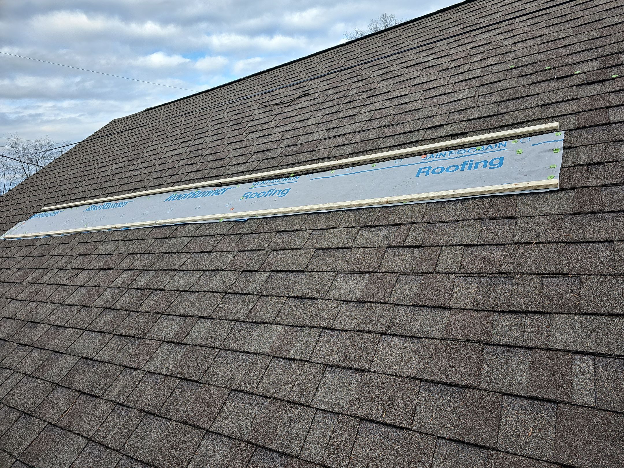 ATLAS PINNACLE COLOR: WEATHERED SHADOW by Eagle Eye Roofing