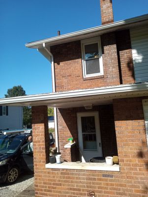 Fisk - 109 W First St