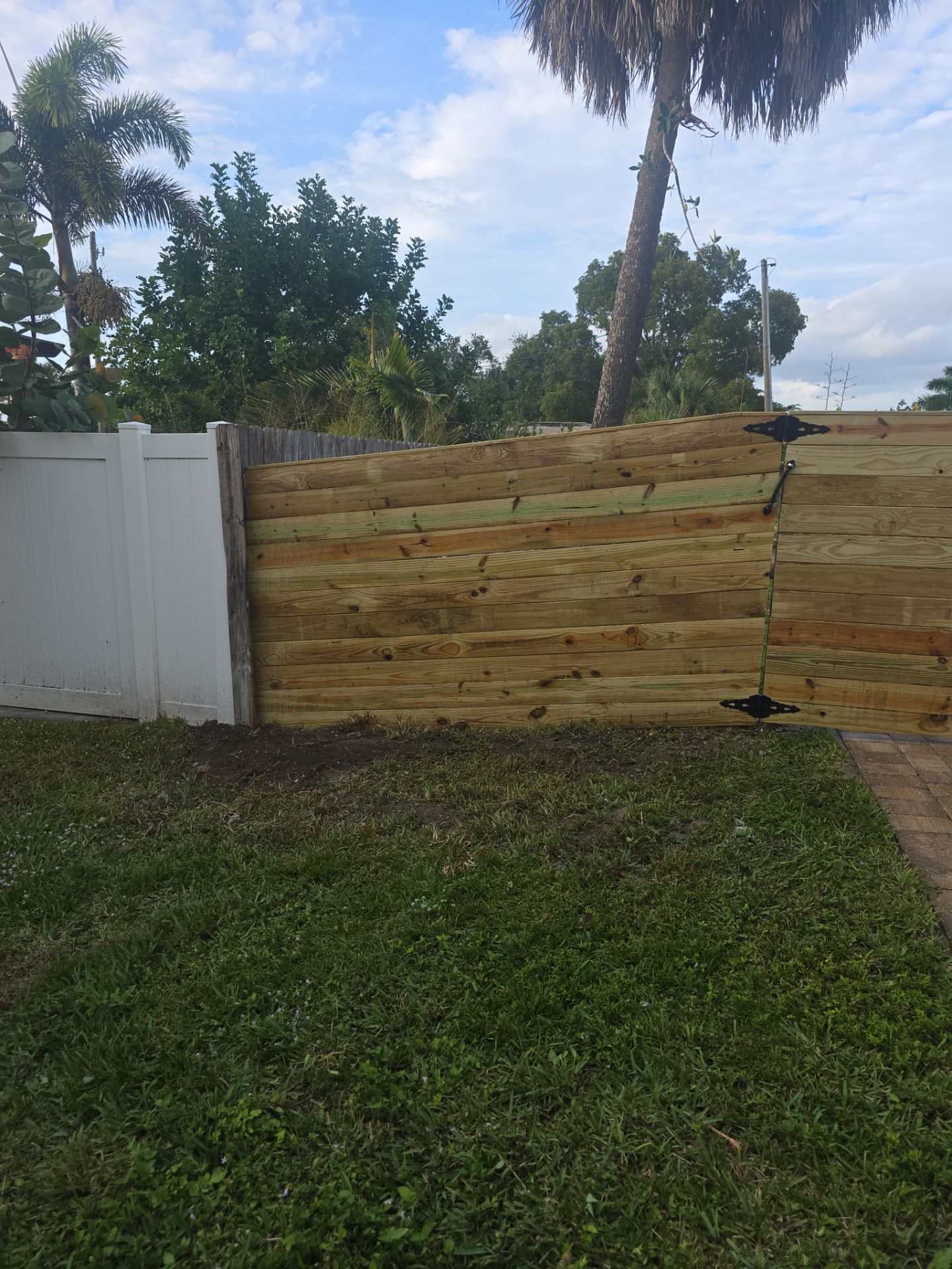 Horizontal Wood Project in Fort Myers by True Fence LLC