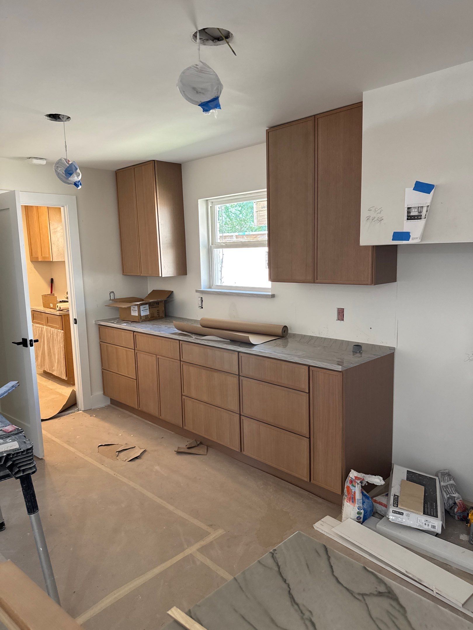 Layout-Loving Kitchen: Premium Cabinets Delivered in 7 Days Flat by Tibi Soli LLC