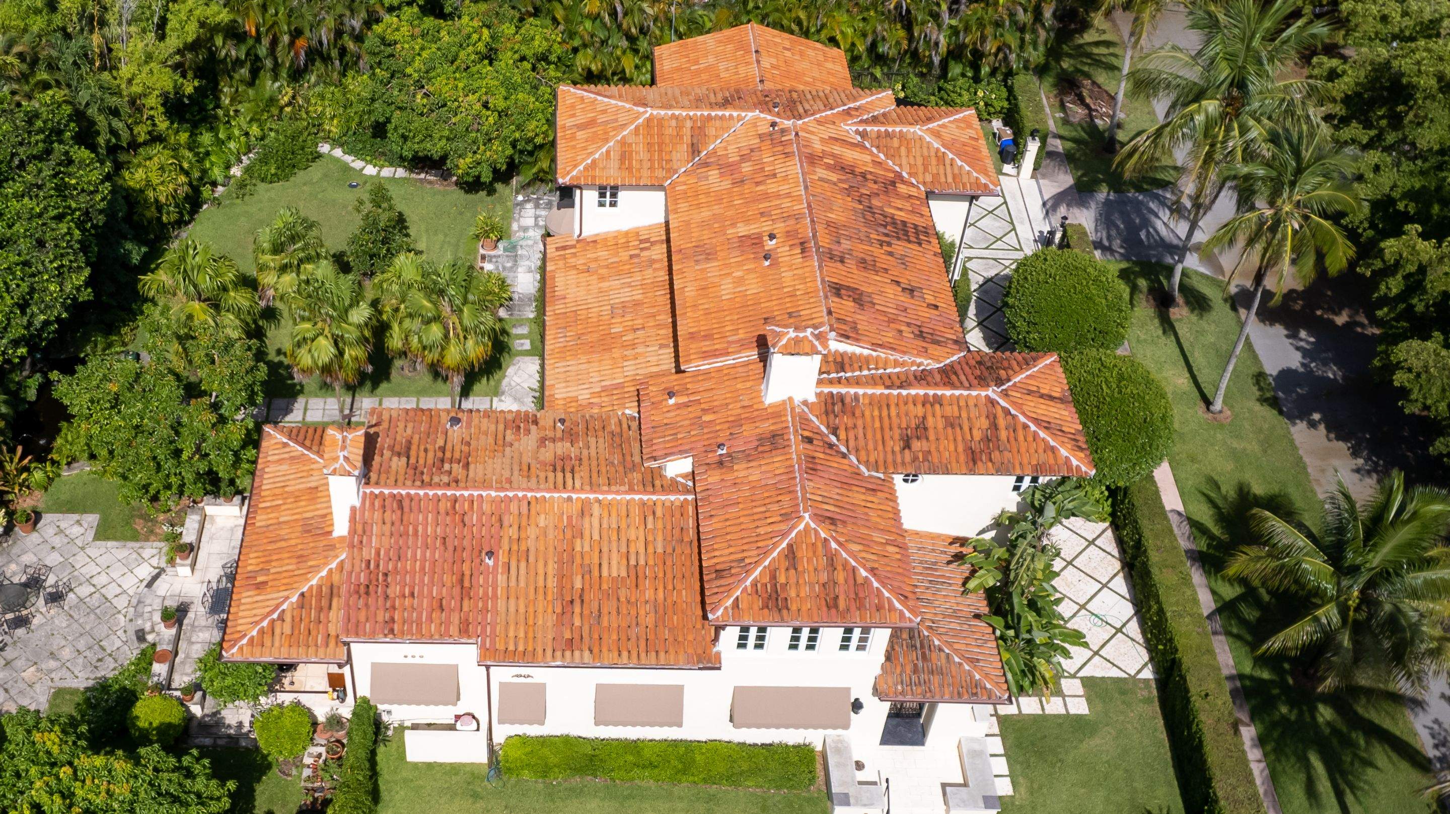 Granada Handmade Barrel Tile - Flashed Blend by Istueta Roofing