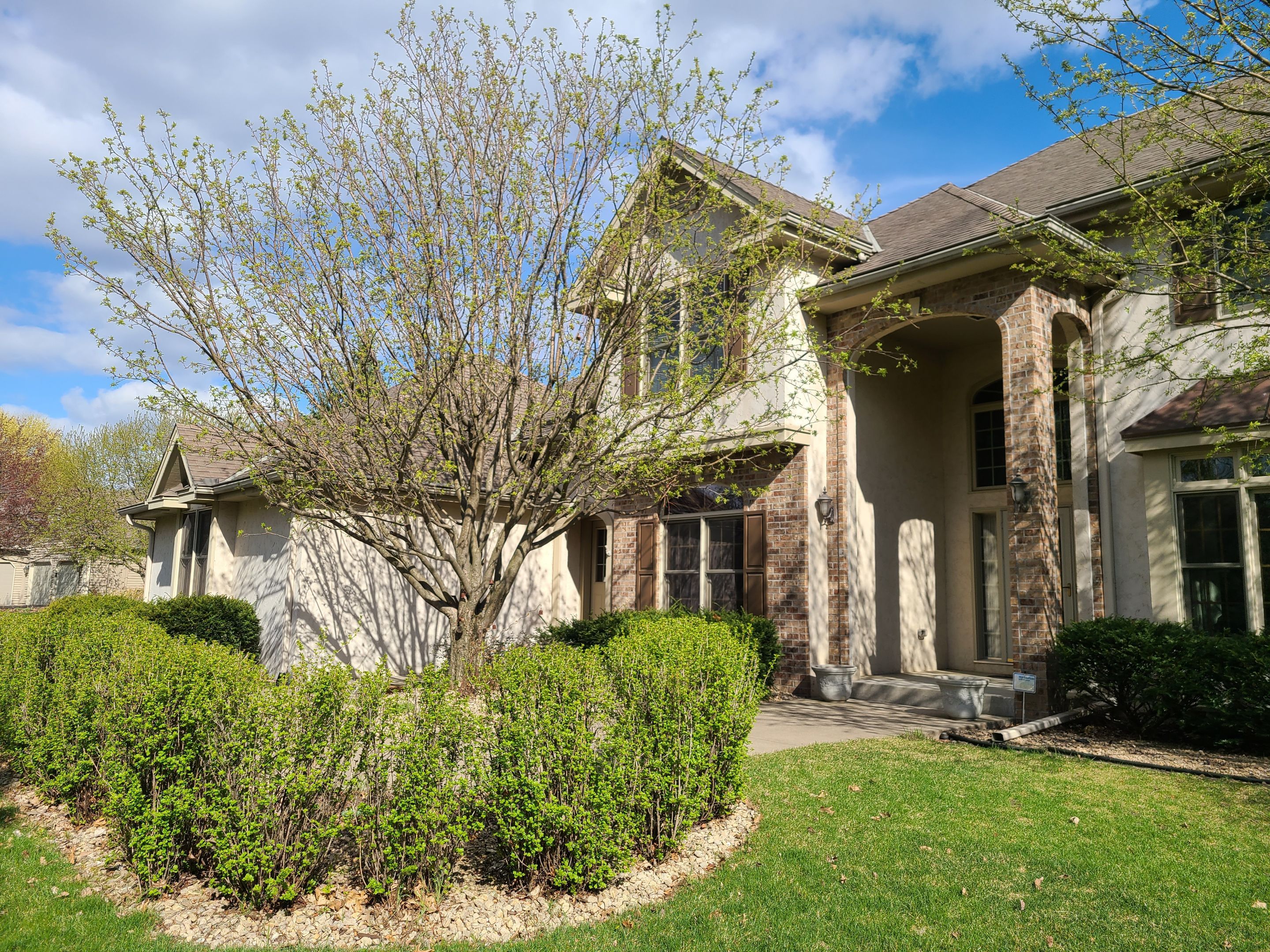 Eden Prairie, MN – Roof Replacement with Owens Corning Duration in Teak by First Impressions Exteriors