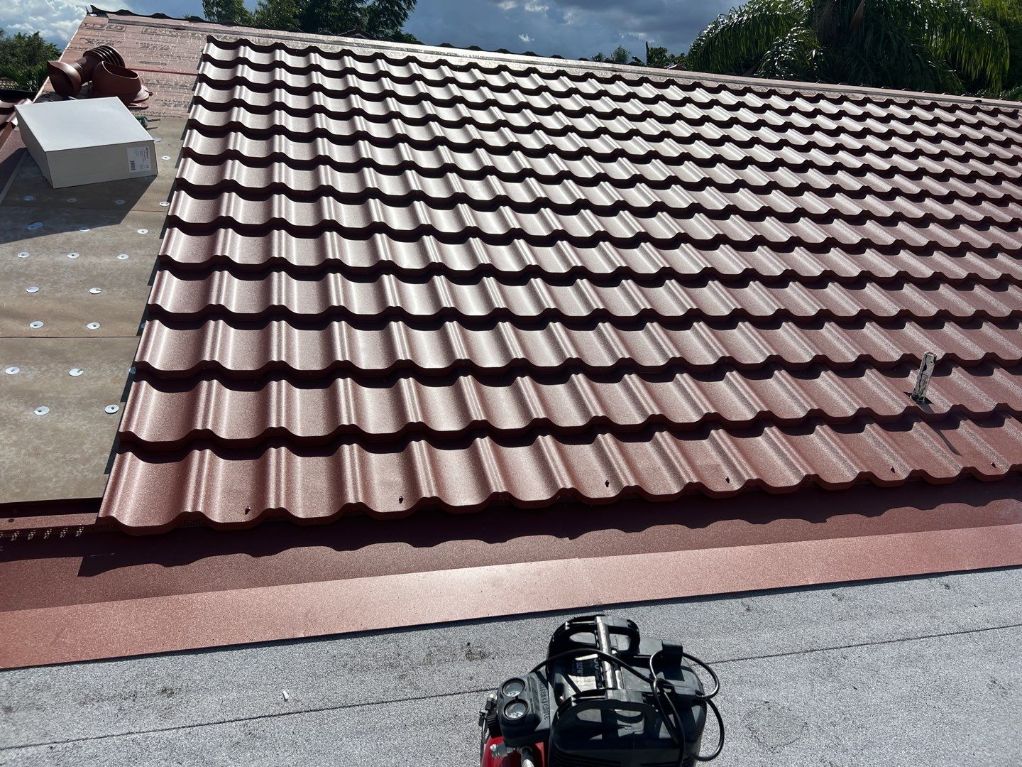 Metal Tile Roof using Worthouse by ASP SuperHome