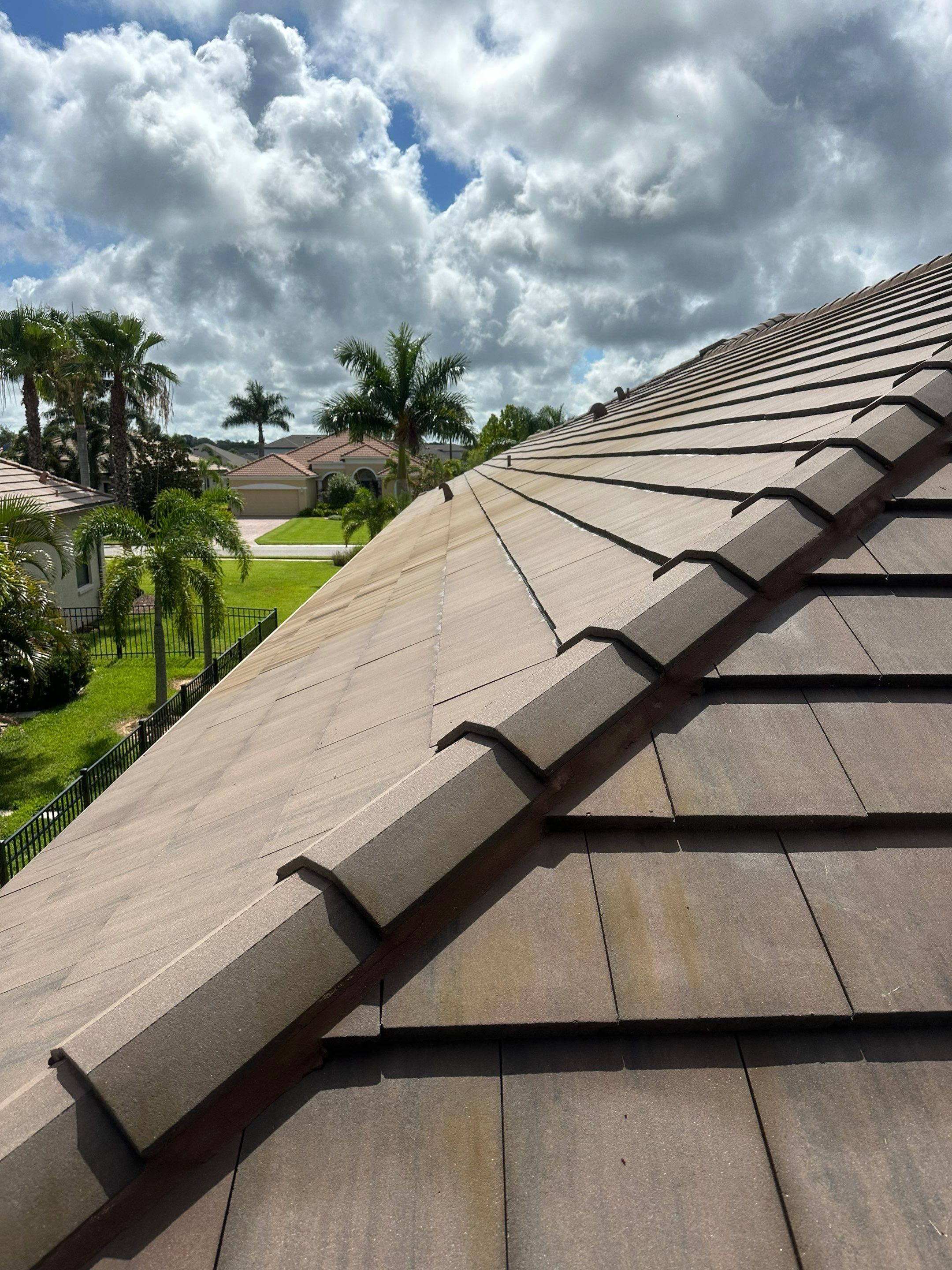 Flat Tile Roof Cleaning, House Wash & Sidewalk Cleaning in Enclave at Country Meadows, Bradenton, FL | Sunshine AquaWash by Sunshine AquaWash