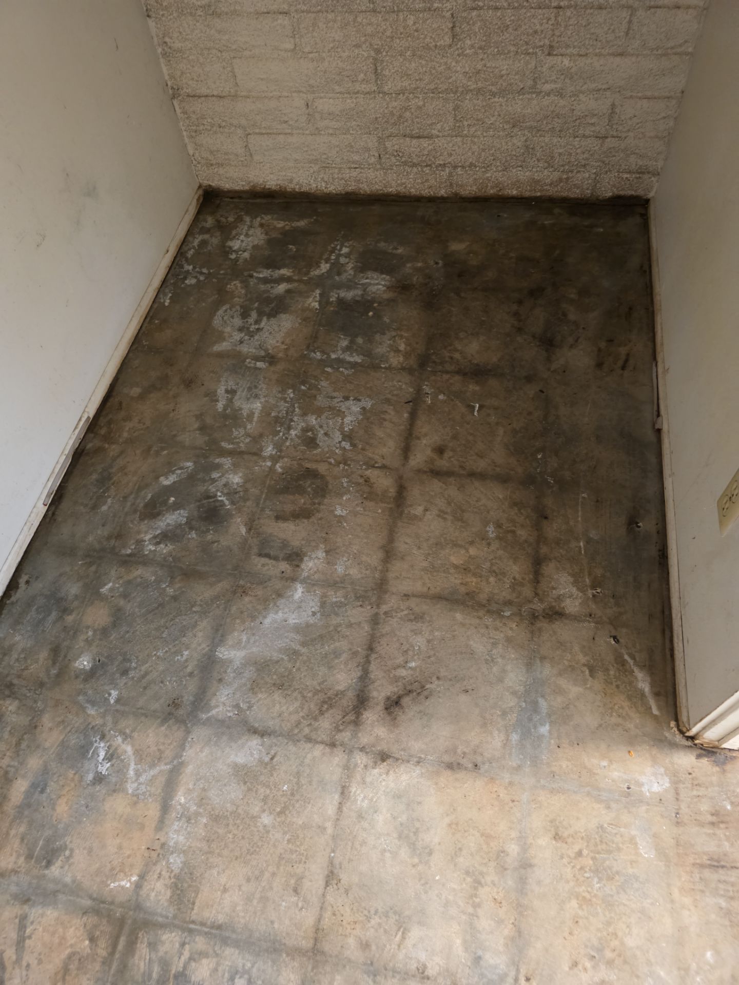 Commercial Laundry Room Epoxy Floor Installation in San Luis Obispo by MGP Coatings