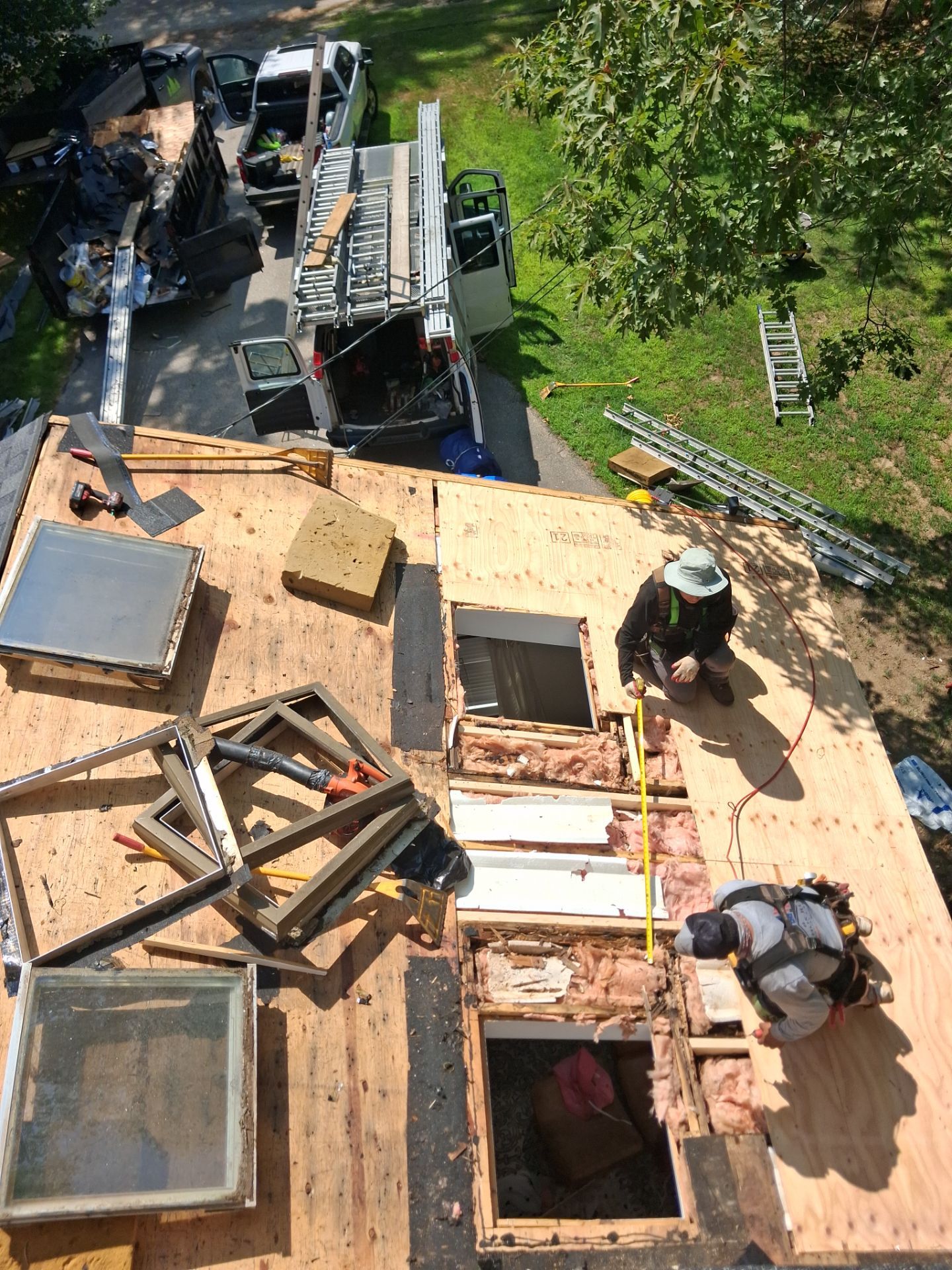 ☀️🏡 This Waterboro home just got a complete makeover from the top down! 🏡☀️ by Tall pine roofing