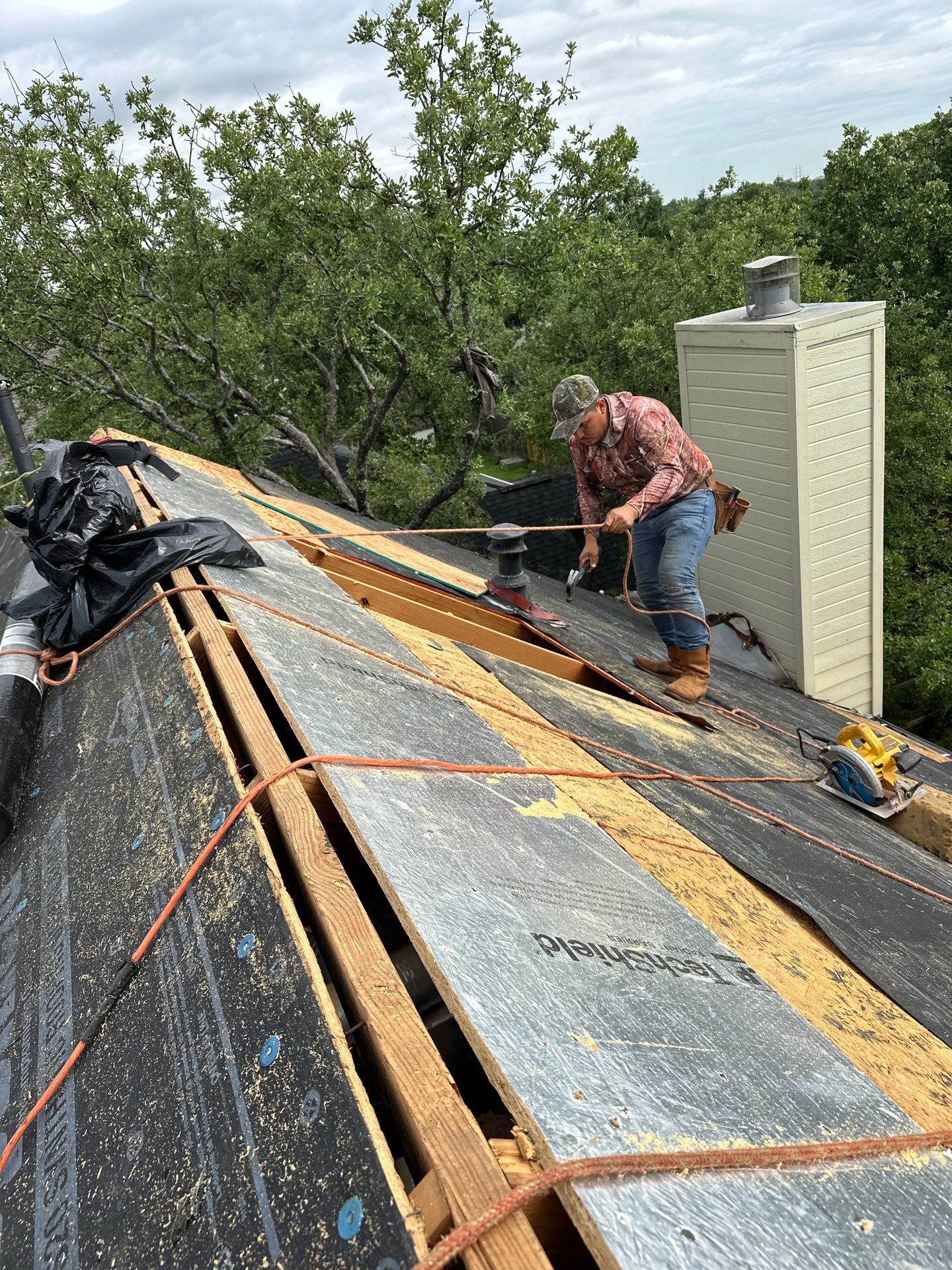 Residential Roofing Installation using IKO Cambridge Dual Black by DeZign Roofing & Exteriors