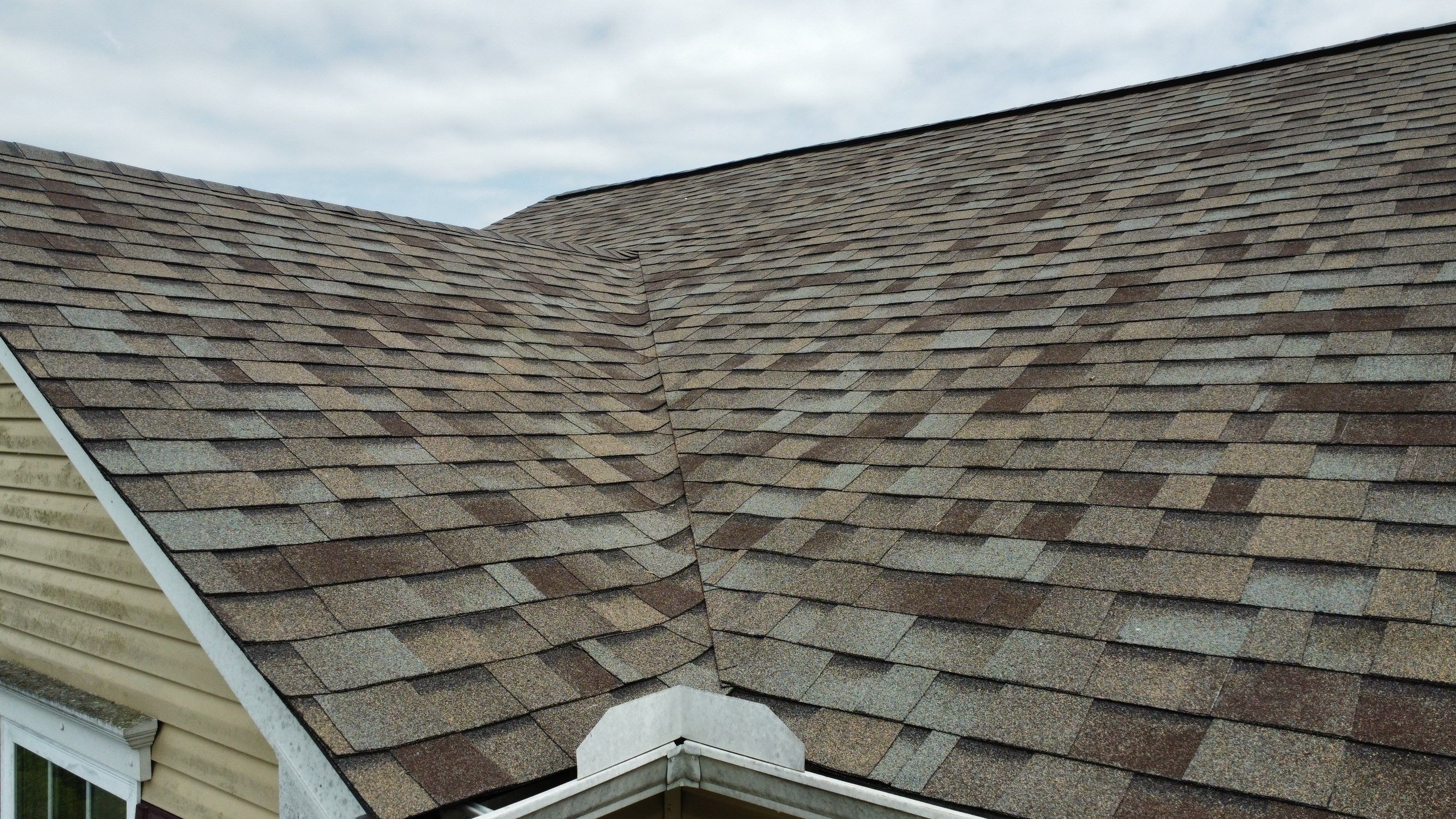 Residential Roofing Installation using Owens Corning TruDef Oakridge Roofing System by Undersun Roofing 