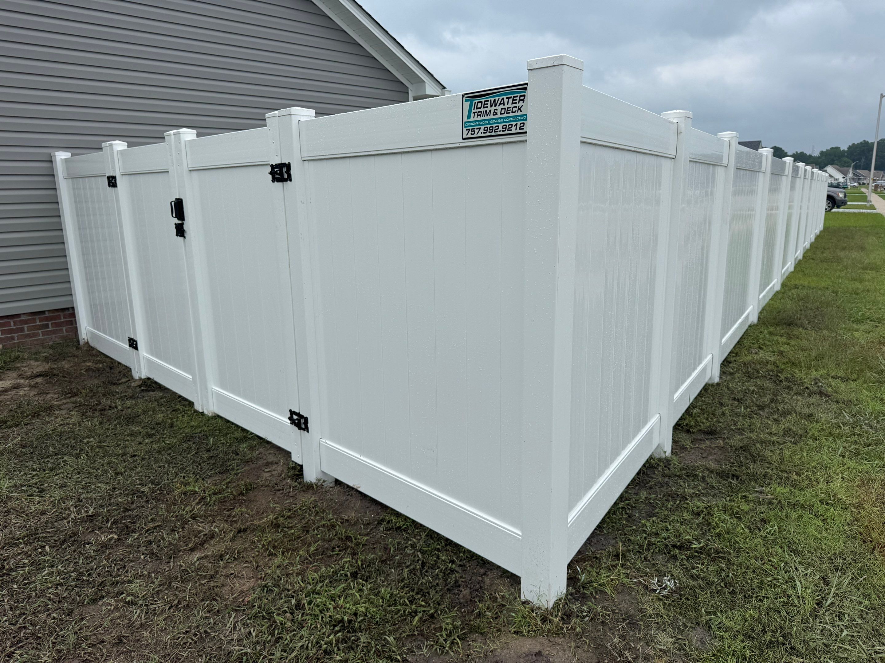 Modern Durability in Vinyl by Tidewater Fence