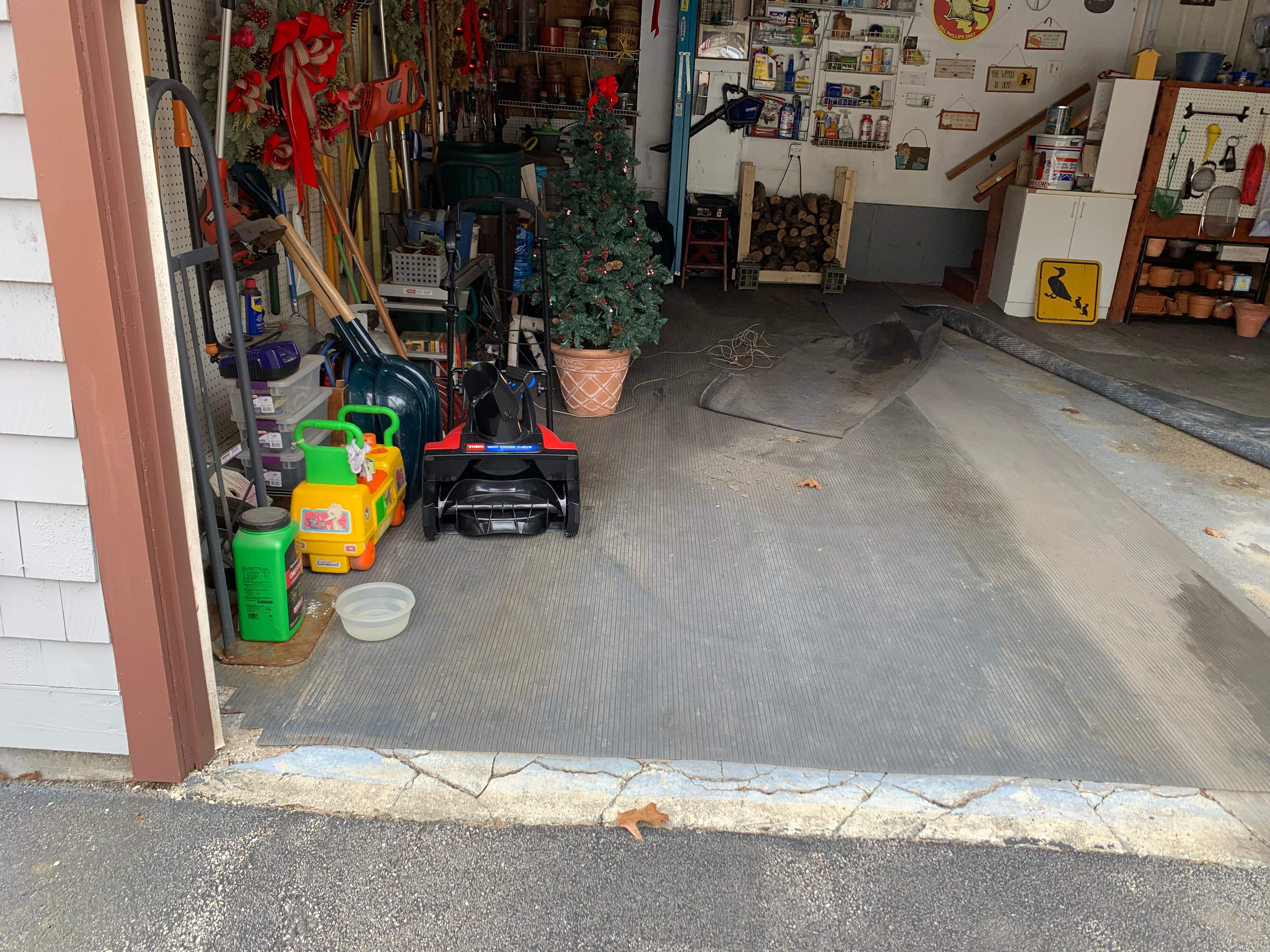 Garage in Nashua, NH 03063 by Symphony Concrete Coatings