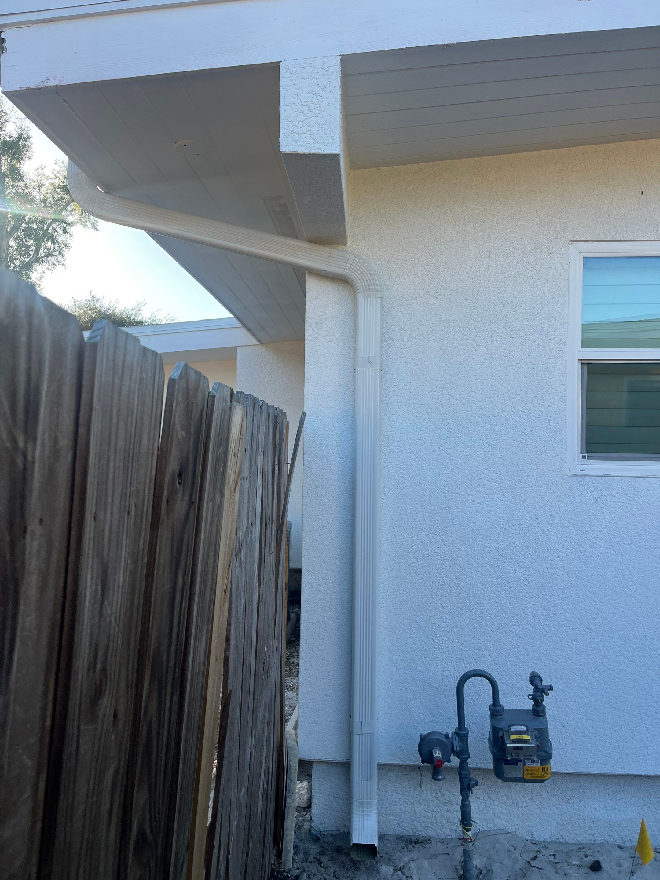 6 Inch Seamless Gutters using K-Style Gutters in Saint Petersburg FL by Gutter Professors