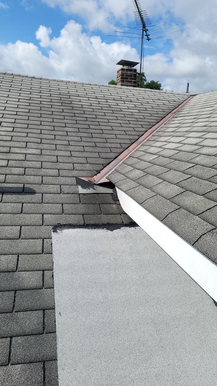 ATLAS PINNACLE COLOR: HEARTHSTONE DRIP EDGE: WHITE by Eagle Eye Roofing