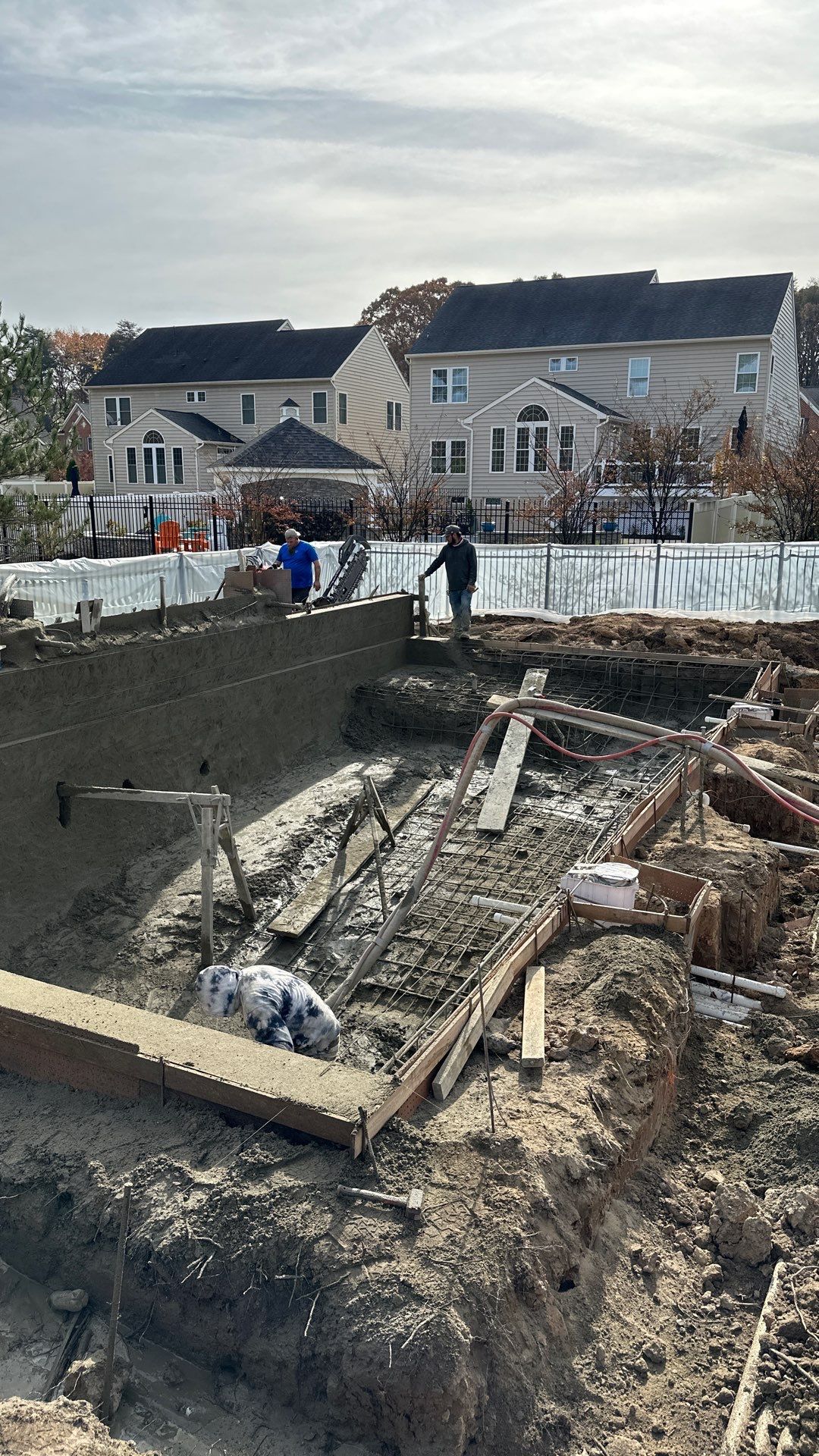 Gunite Pool w/ Spa and Water Features by Elysium Pools