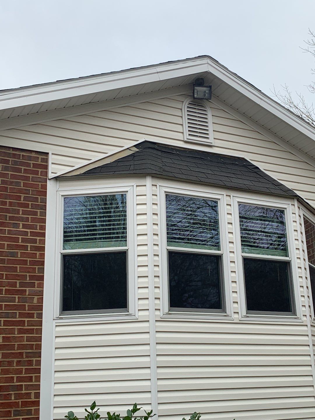 Residential Roofing Installation using Owens Corning Oakridge Roofing System by Undersun Roofing 