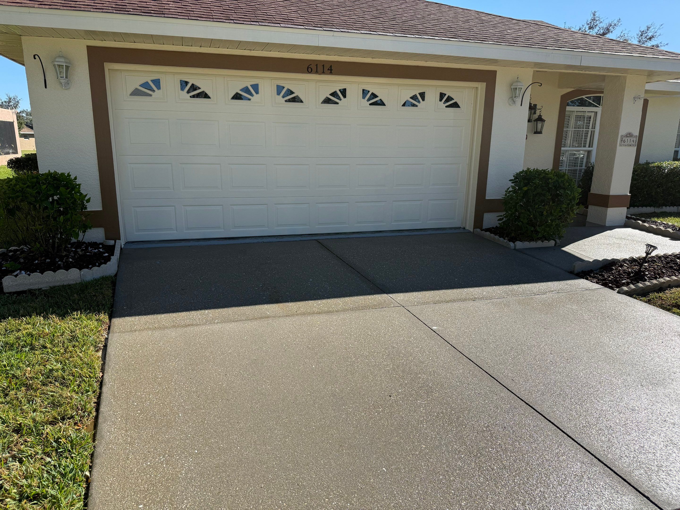 Concrete Driveway, Decorative Flowerbed Curbing & Front House Wash in Heather Glen, Palmetto, FL | Sunshine AquaWash by Sunshine AquaWash