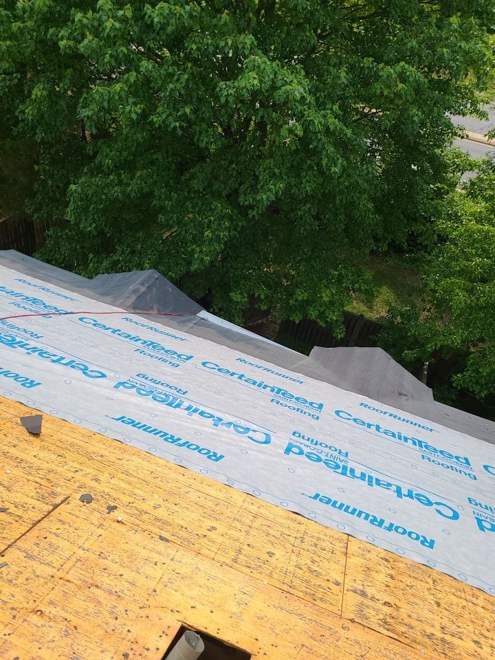 Alexandria - Certainteed Landmark Weathered Wood Shingles by RM Banning, Inc.