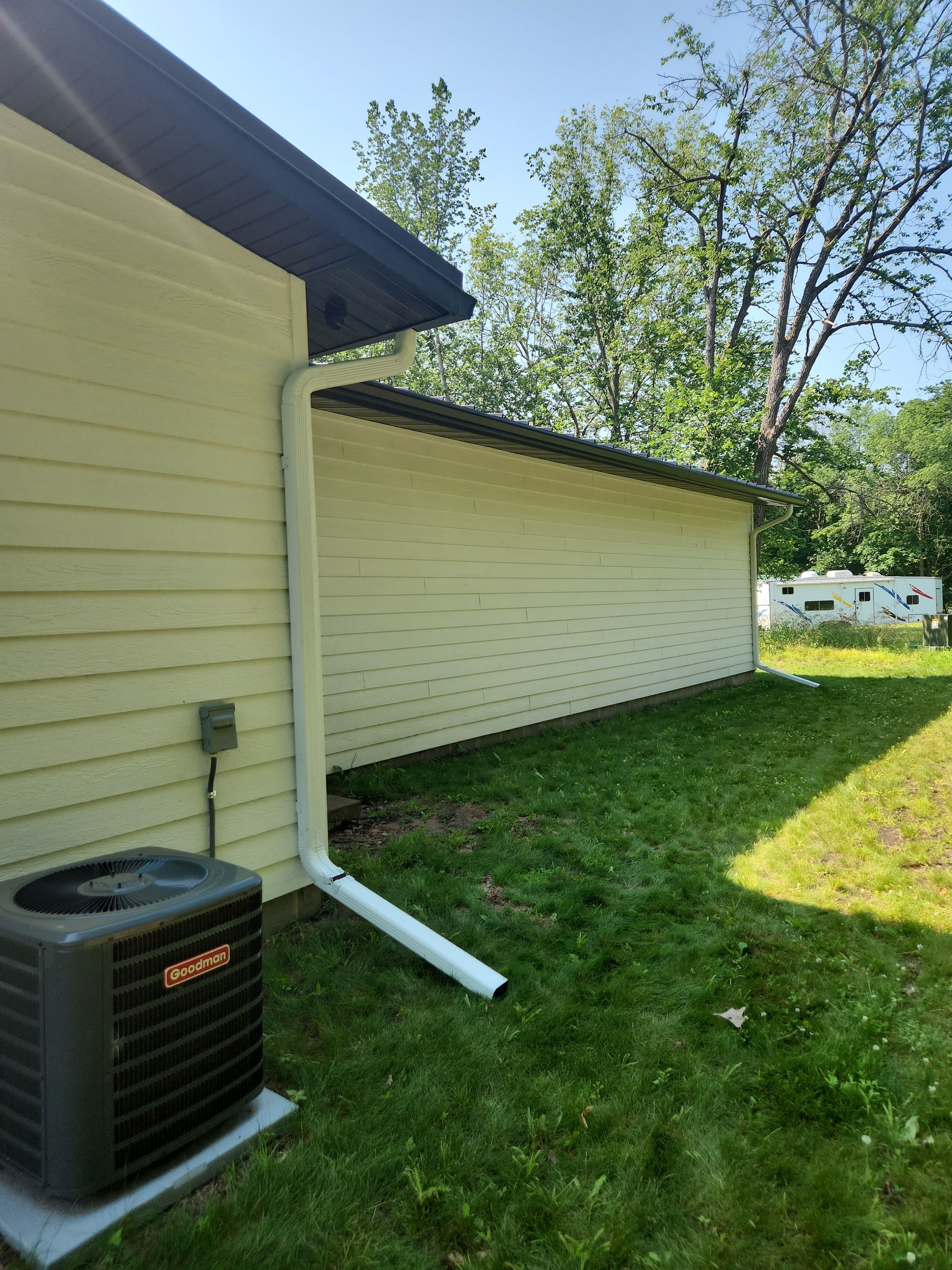 6" K StyleGutters with Black Screen – South Haven, MN by Next Level Seamless Gutters / Exteriors Inc.