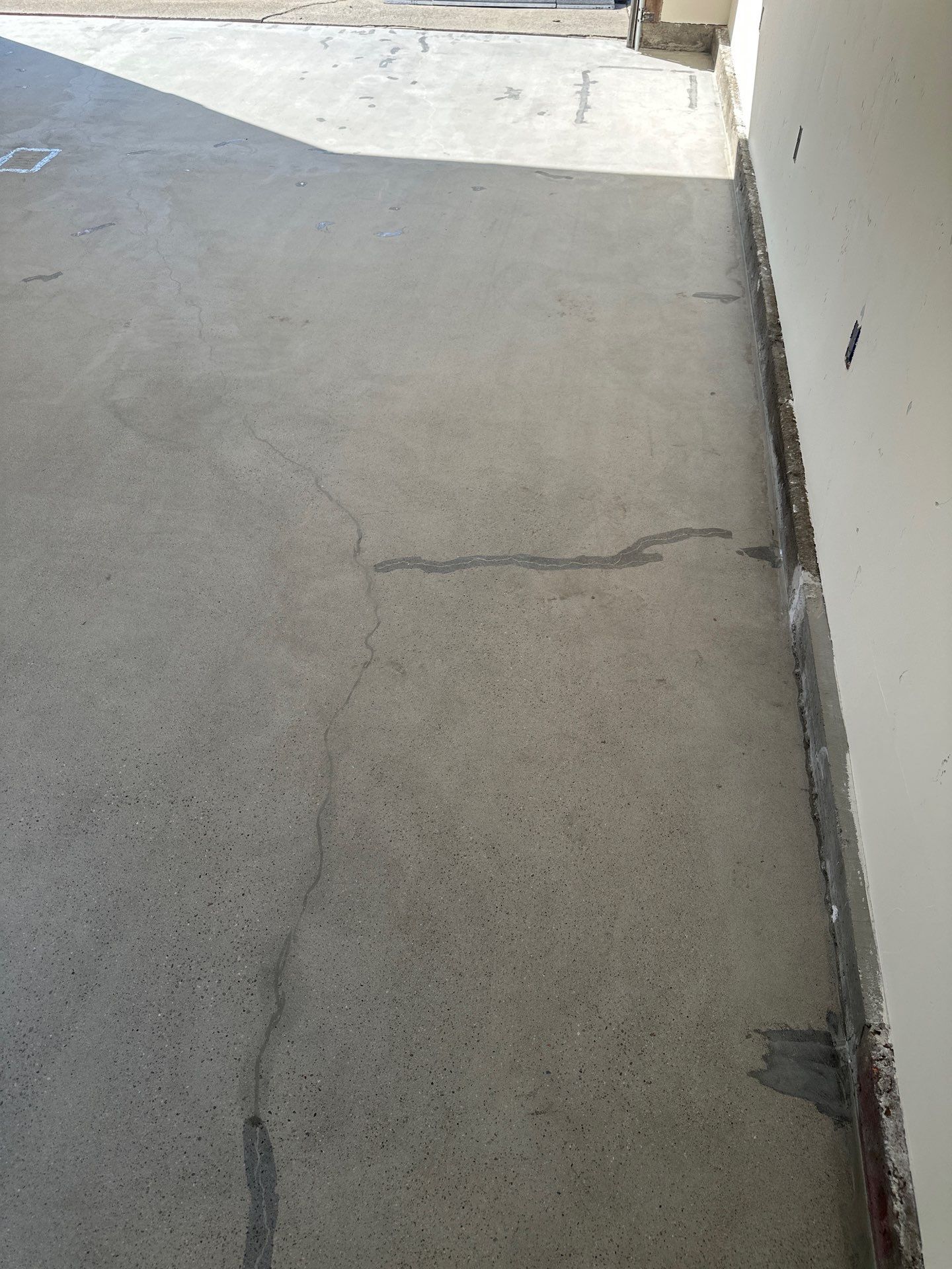 Polyurea Garage Floor Coating with Tidal Wave Flake Finish by MGP Coatings