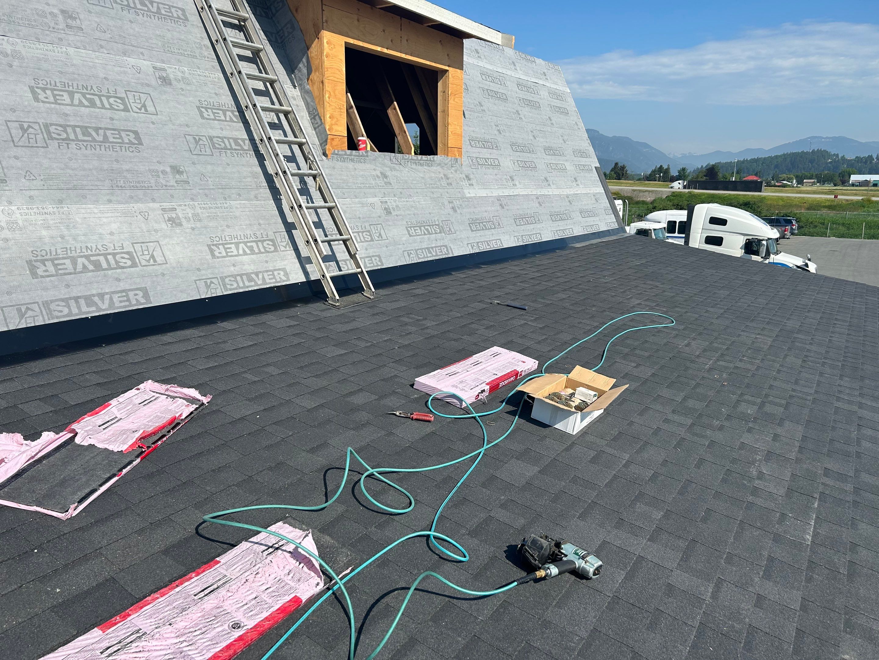 Residential Roofing Installation using OC Oakridge shingles by Top Notch Roofing Inc
