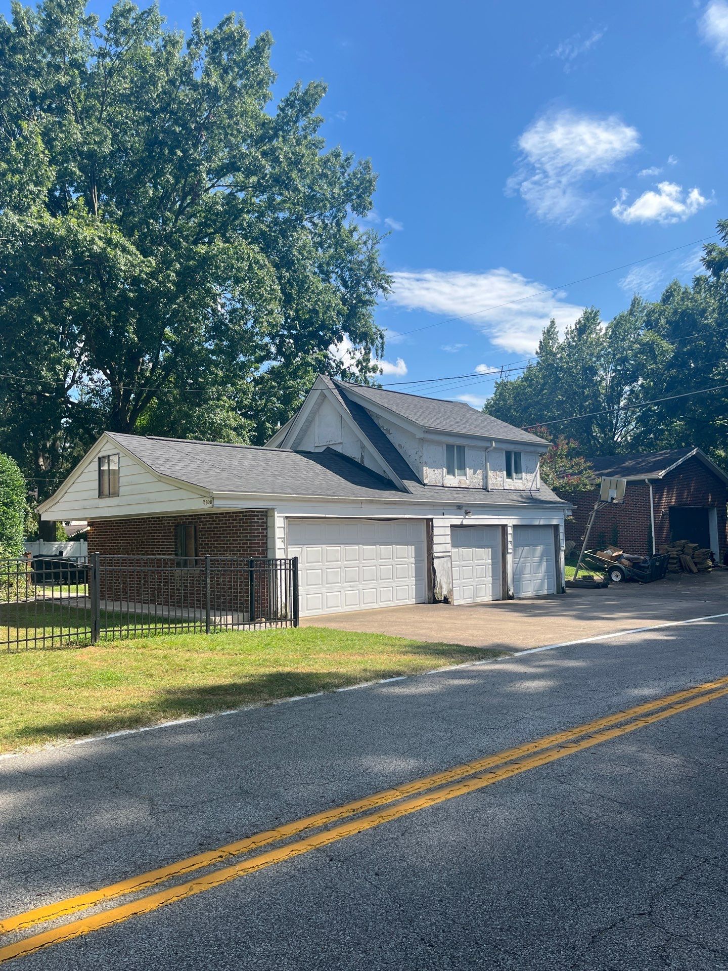 Charleston WV IKO Dynasty Roof Replacement – Premium Asphalt Shingles & Expert Installation by Mr. Roofer