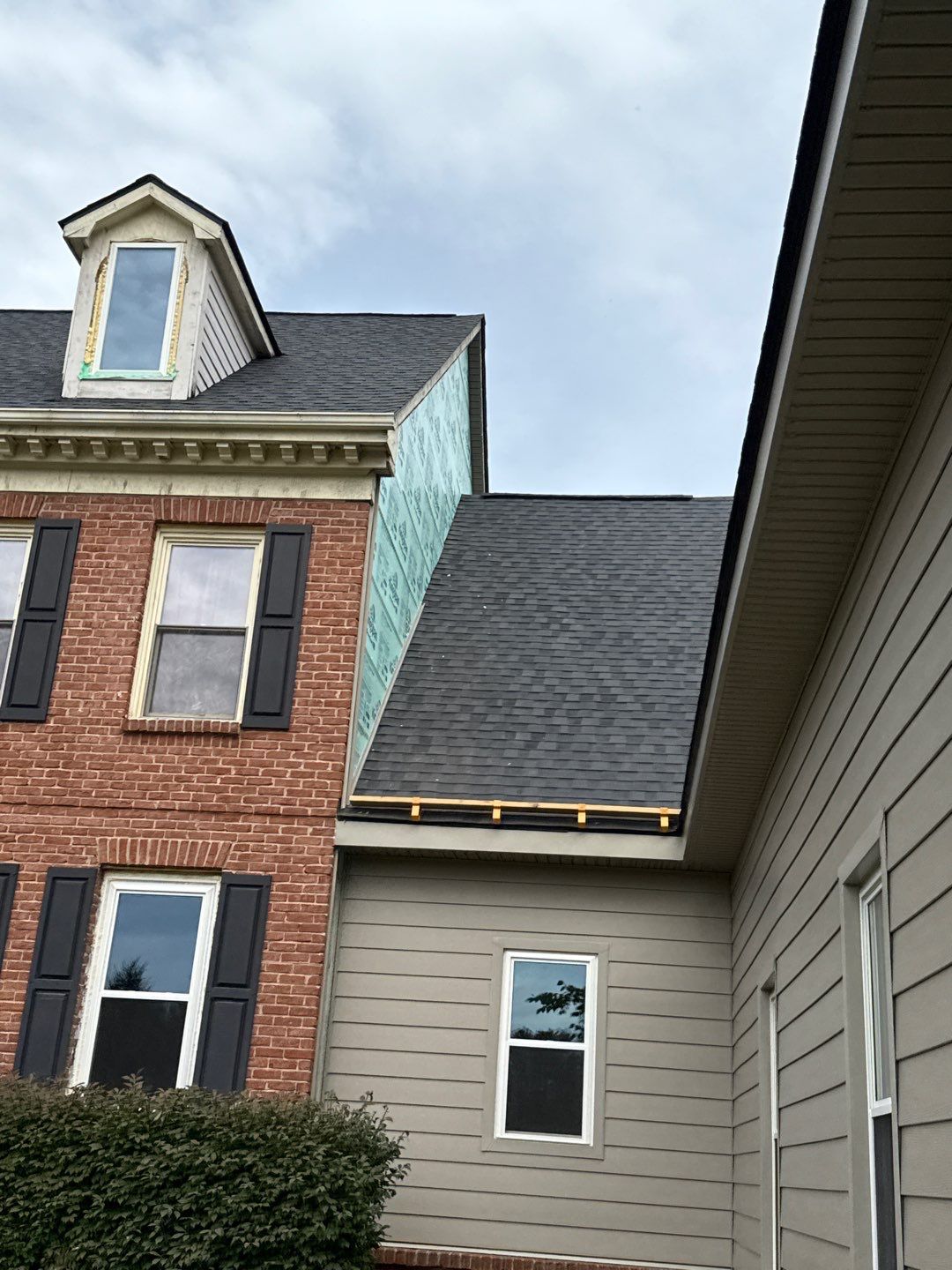 Siding Replacement using Alside S7 Cedar Mill Grain Pebble by 180 Contractors