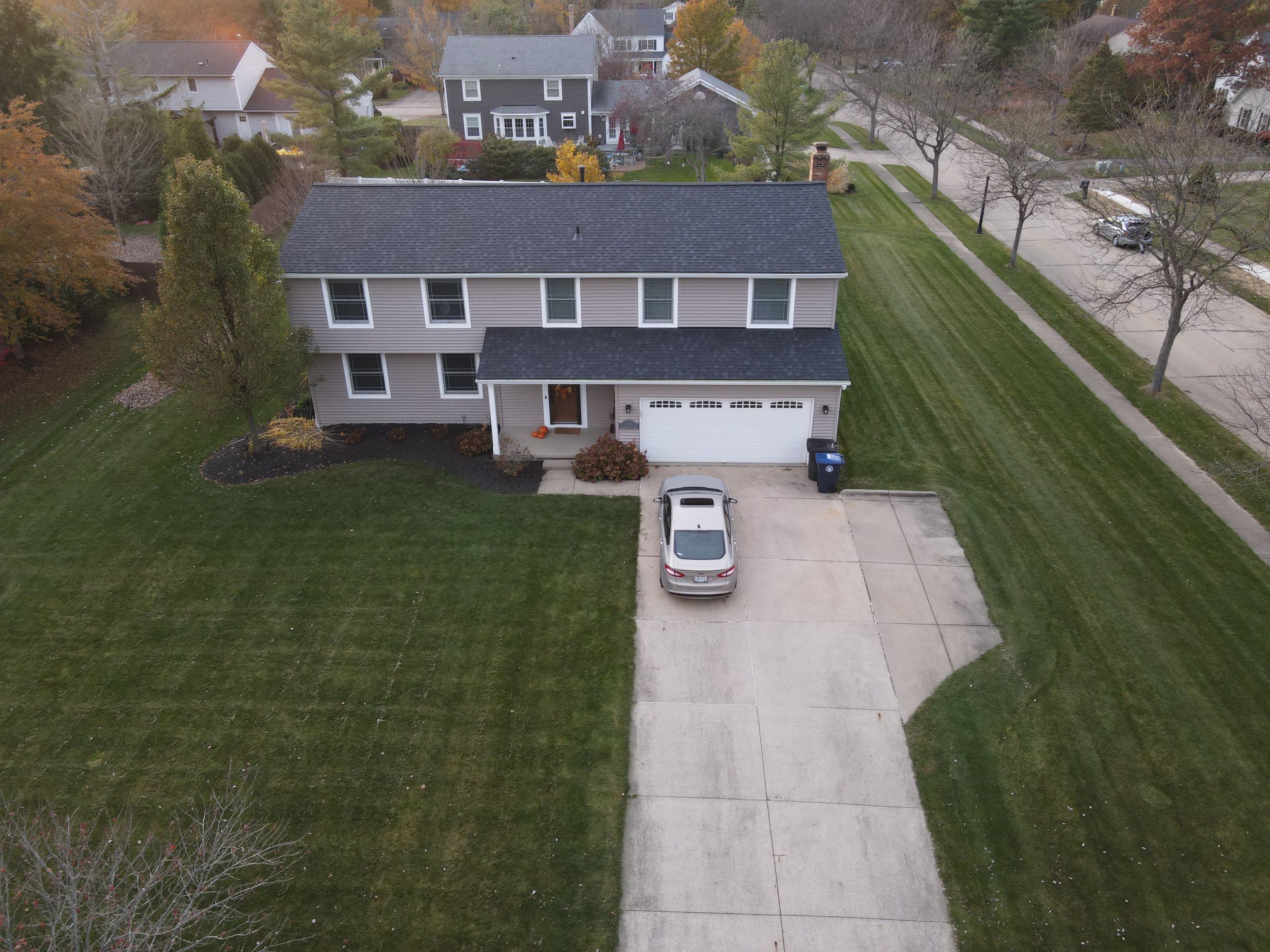 Brand: Atlas Pinnacle Color: Pristine Scotchgard Black Shadow Drip: Black by Eagle Eye Roofing