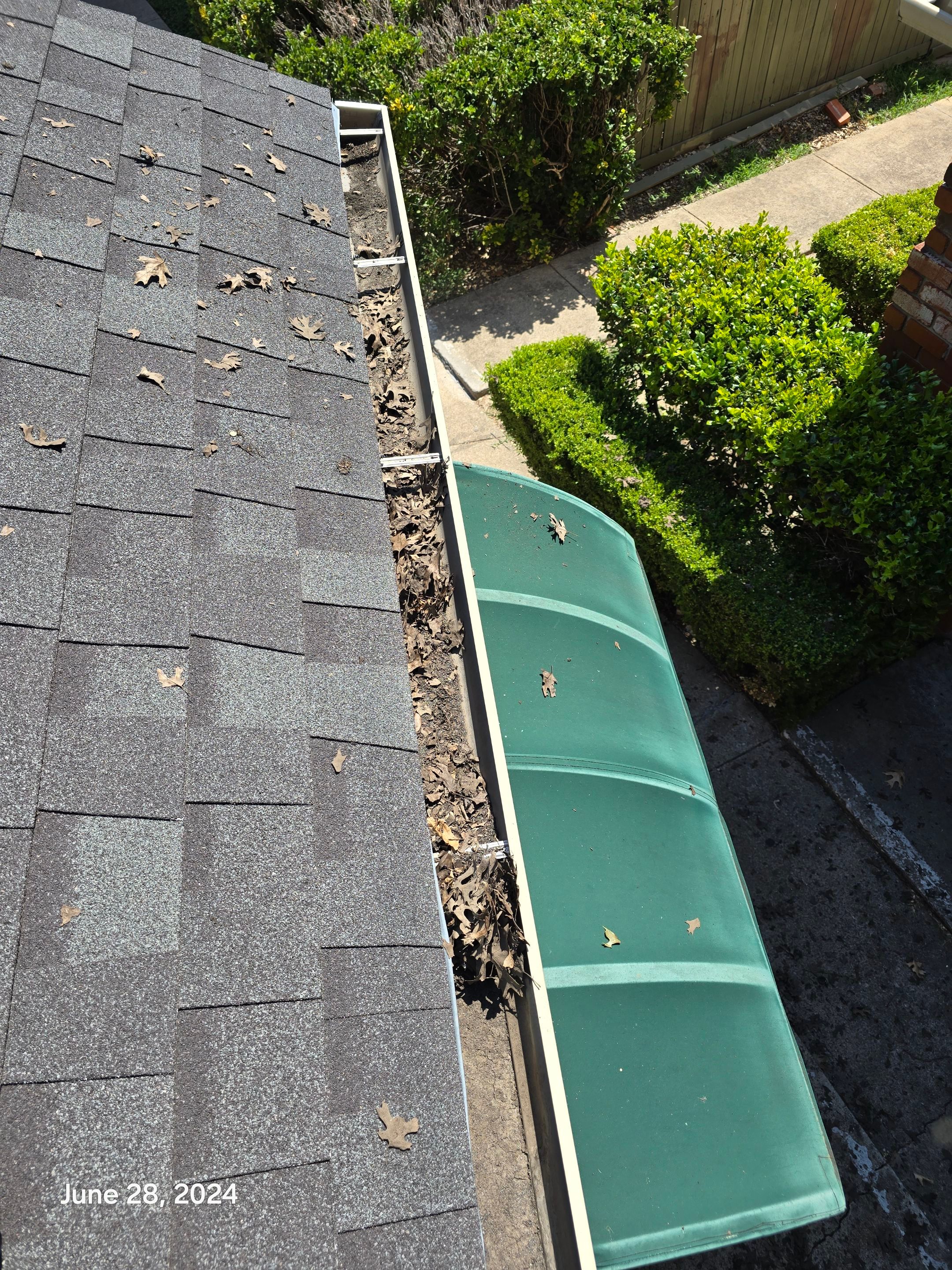 Commercial gutter cleaning Waco, TX before photo with filled gutters