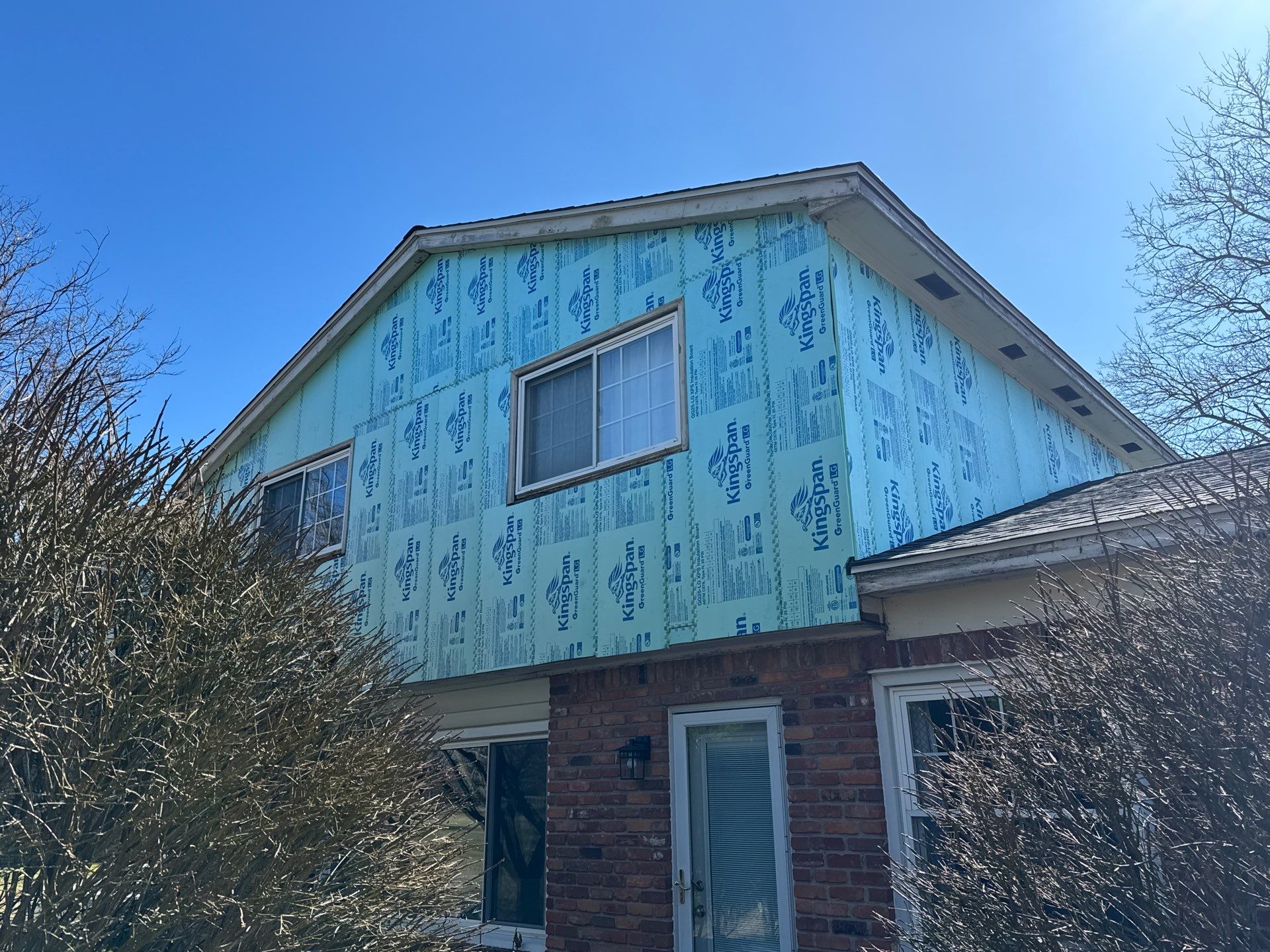 Siding Replacement using Alside Charcoal Smoke and Roof Replacement using Owens Corning Peppercorn by 180 Contractors