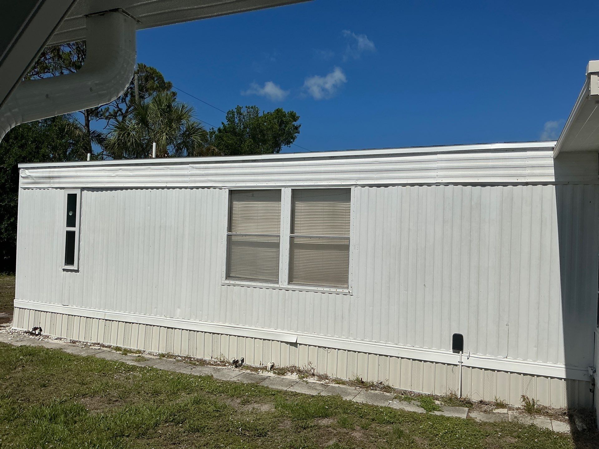 6 inch Aluminum Seamless Gutters in Englewood FL by Gutter Professors