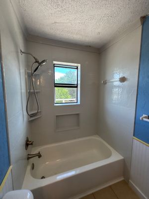 Hall Bath Tub Surround