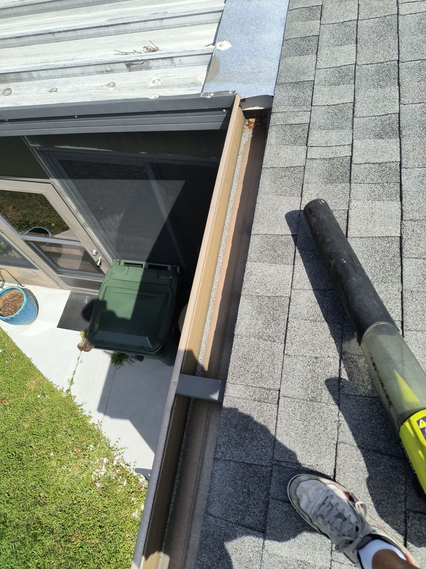 Aluminum Seamless Gutters using gutter cleaning in Sarasota FL by Gutter Professors