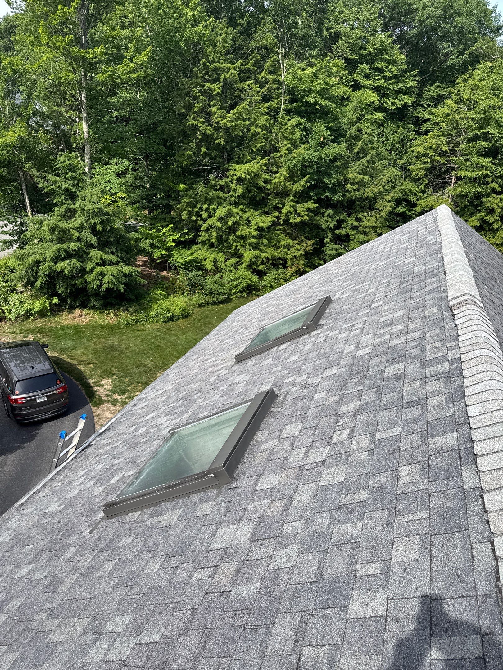 Roof Replacement Near Bedford Village Inn in Bedford, NH | Owens Corning Estate Gray by Compass exteriors