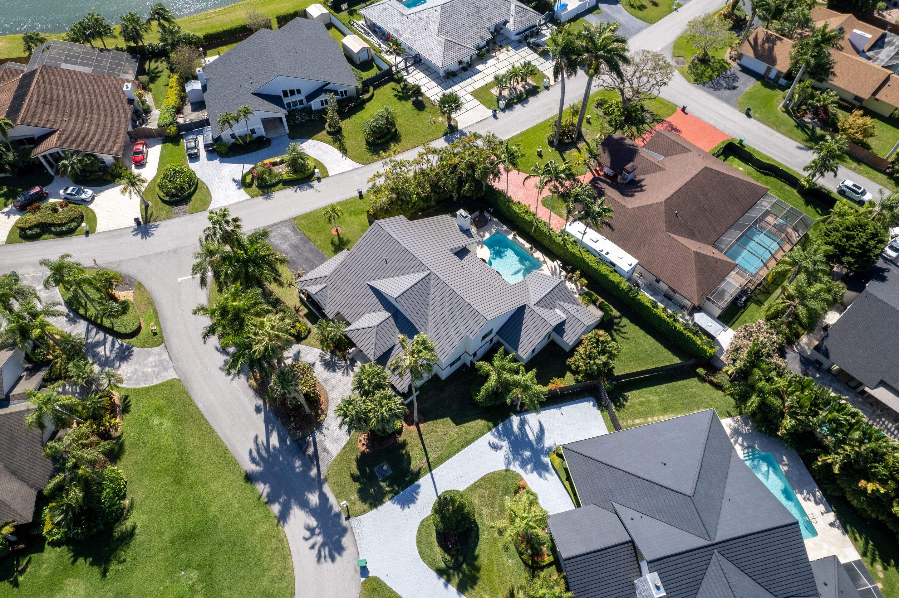 Metal Roof - Galvalume - Charcoal by Istueta Roofing