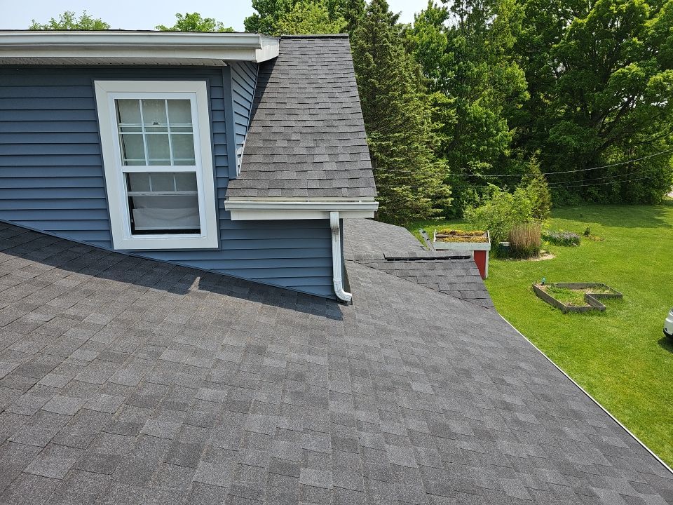 ATLAS PINNACLE COLOR: PRISTINE BLACK by Eagle Eye Roofing