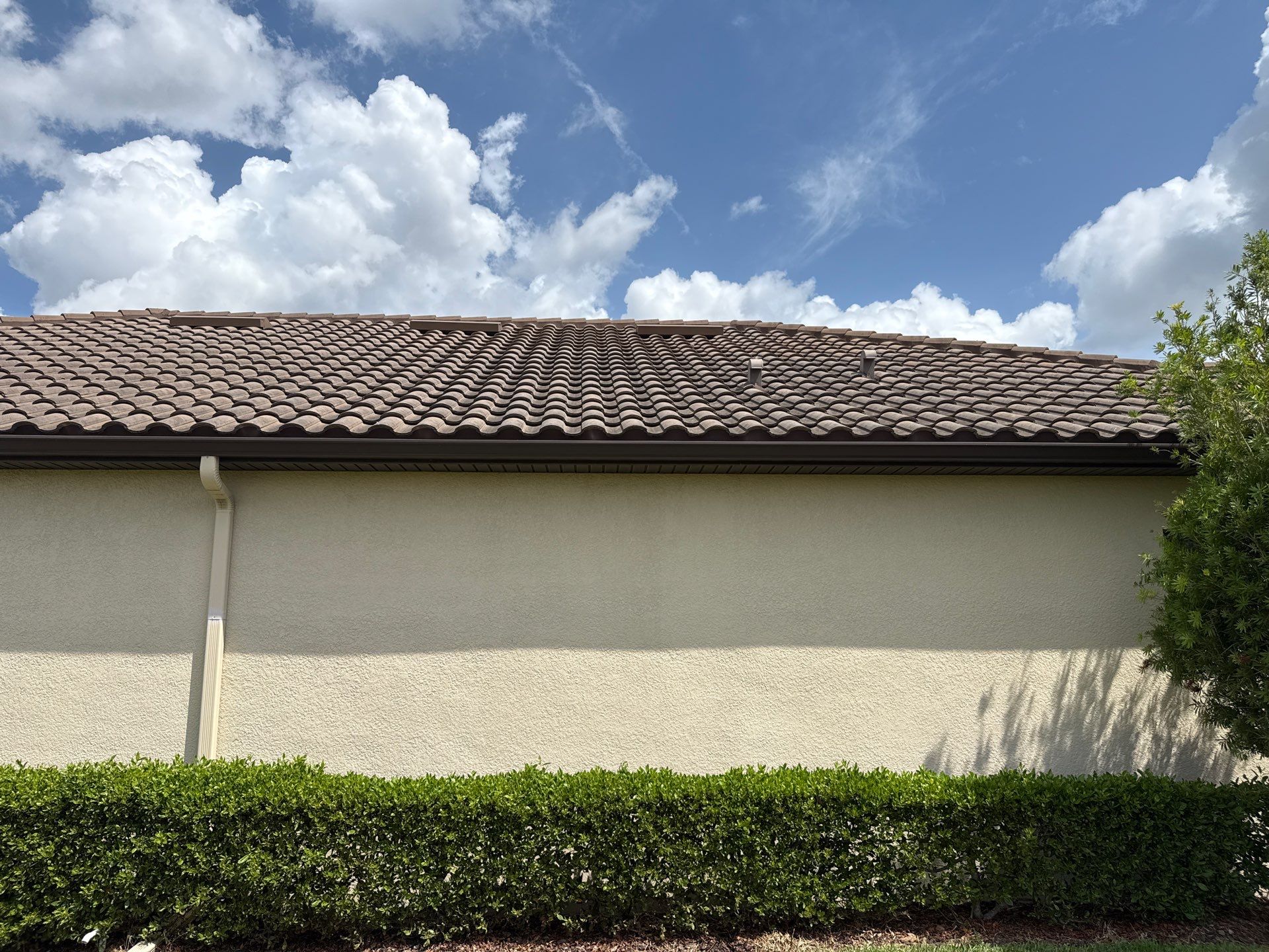 Concrete Tile Roof, Paver Driveway & Lanai Cleaning – Artisan Lakes Esplanade, Palmetto, FL by Sunshine AquaWash