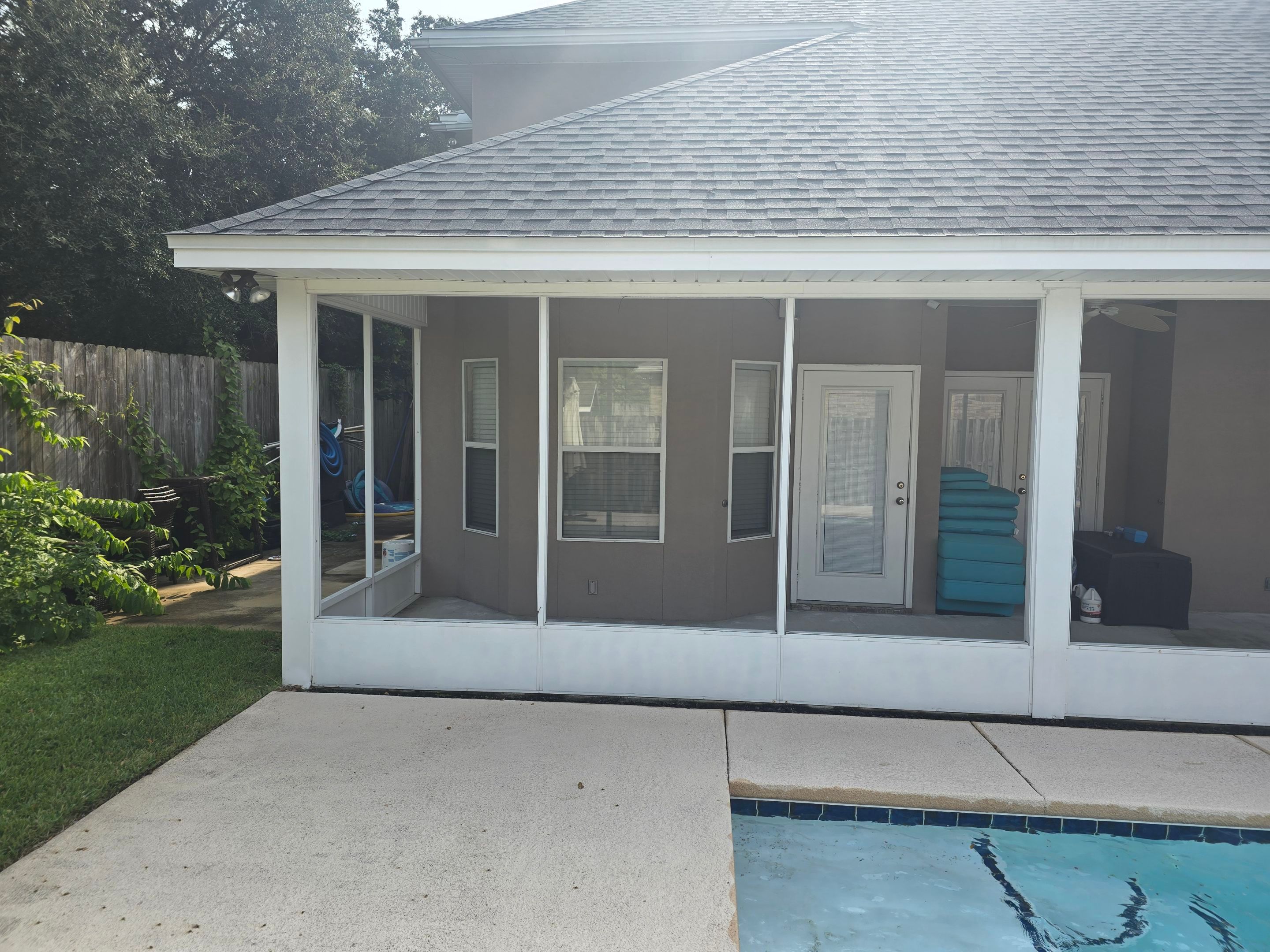 Poolside Glass Under in Fort Walton Beach by Titan Sunrooms