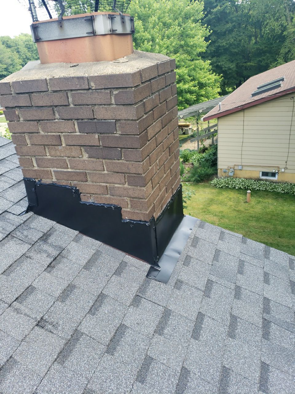 Brand: Atlas Pinnacle Color: Pristine Scotchgarde Pewter Drip: White by Eagle Eye Roofing