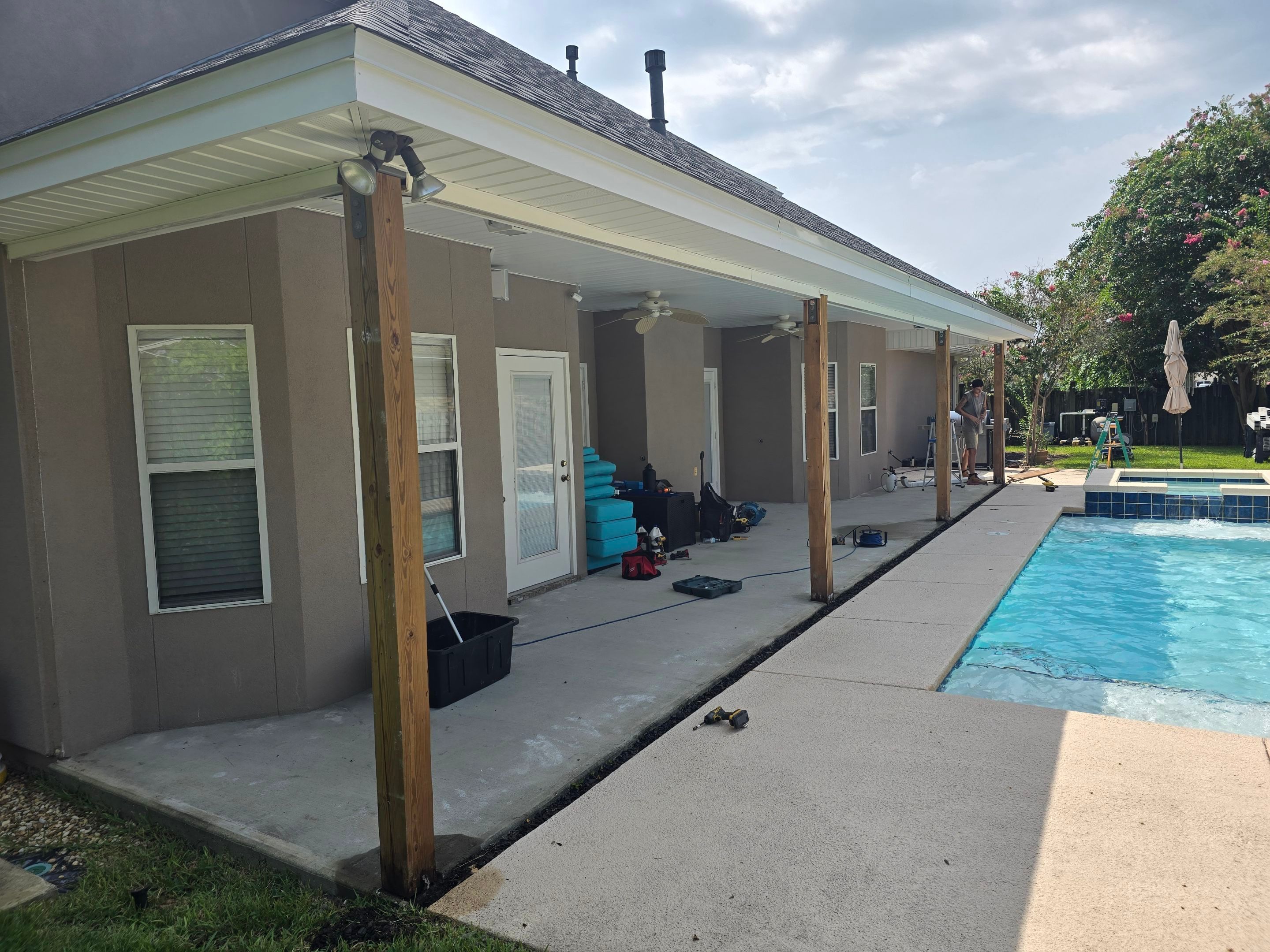 Poolside Glass Under in Fort Walton Beach by Titan Sunrooms