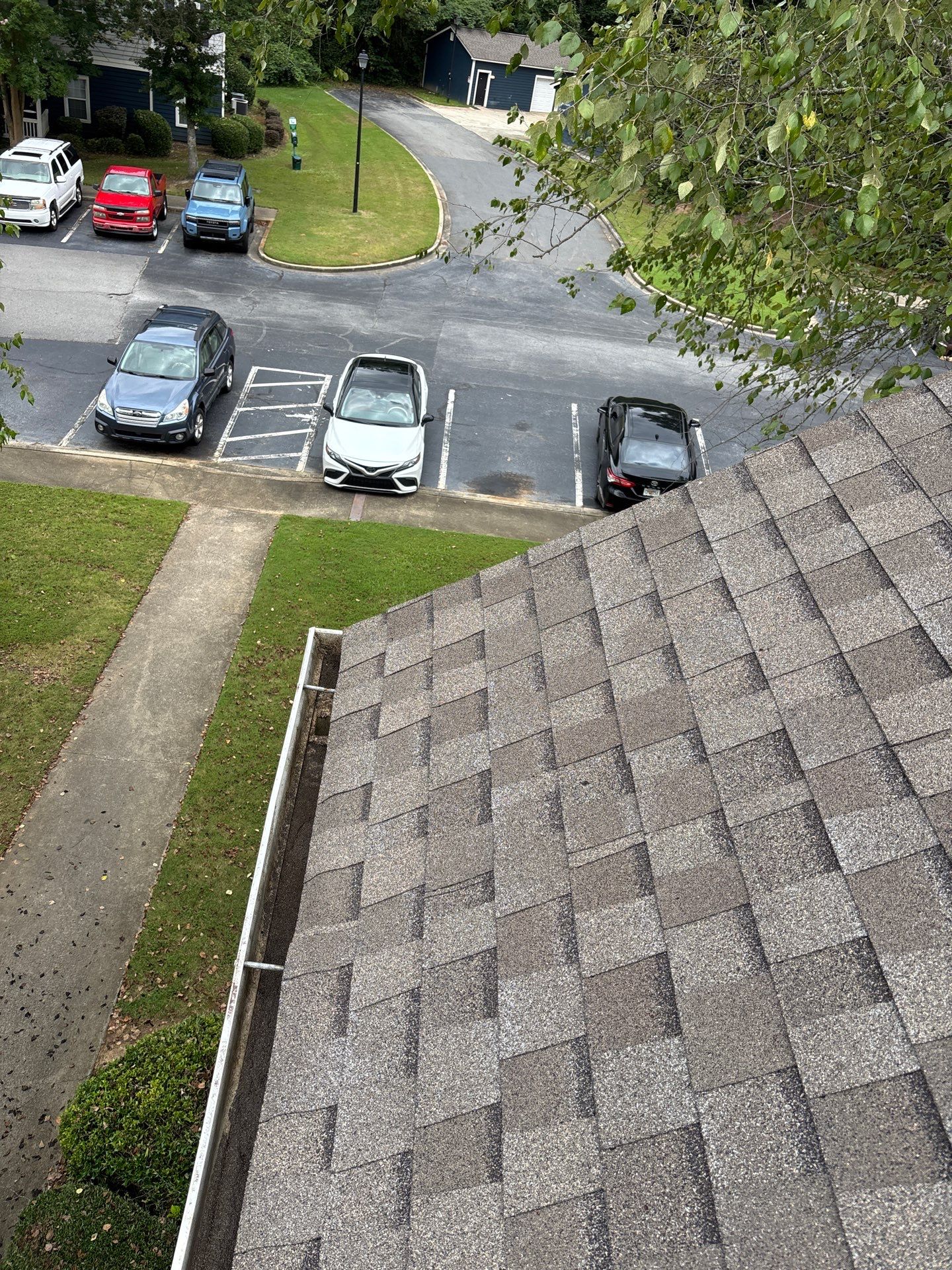 Commercial gutter cleaning Warner Robins & Perry, GA after photo with clean gutters