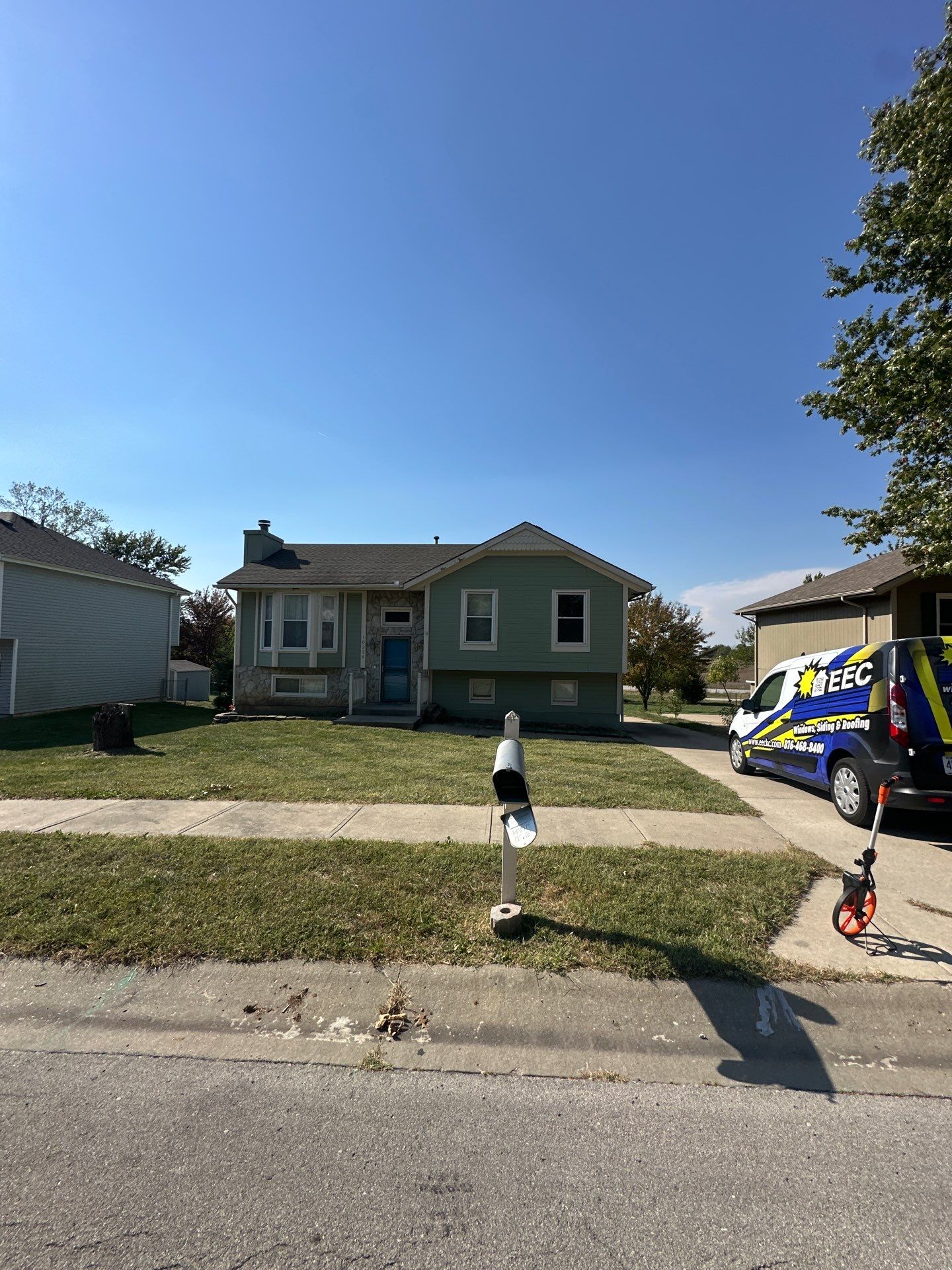 Kansas City Horizontal Vinyl Siding Installation for Split-Level Residence by EEC Windows, Siding & Roofing