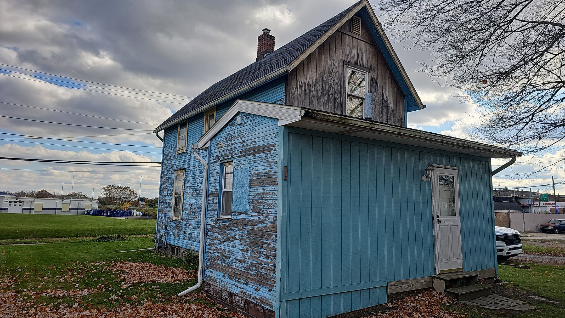 ATLAS PINNACLE COLOR: BLACK SHADOW DRIP EDGE: WHITE by Eagle Eye Roofing