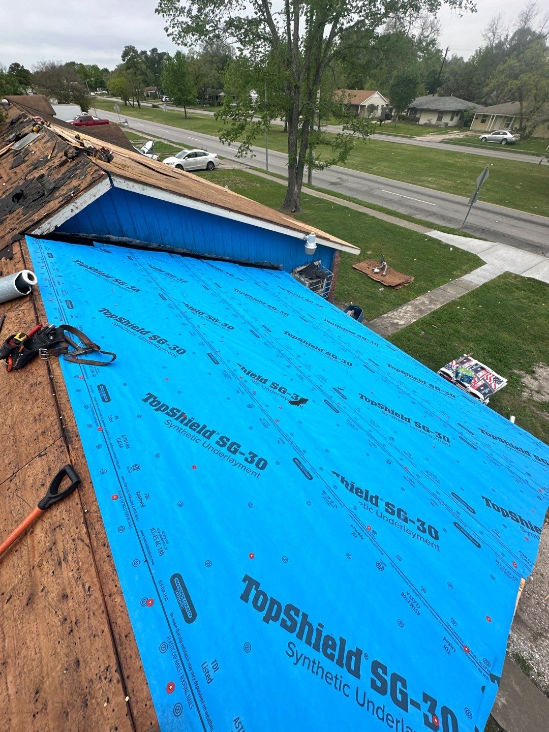 Residential Roofing Installation using Owen's Corning Duration (Lifetime) Shingles by Roof Repair Company