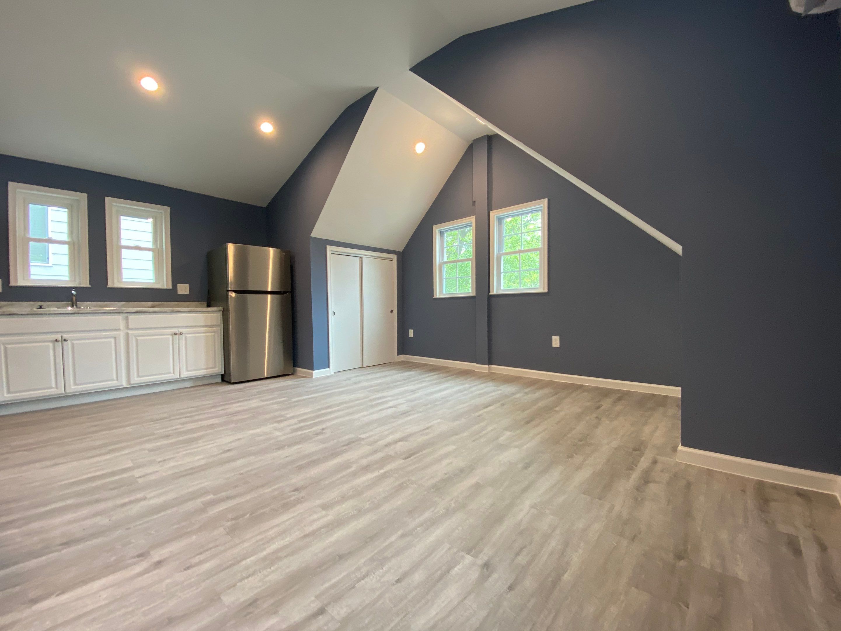 build car garage and efisienci room  using new construction by Jesus Master Handyman LLC 
