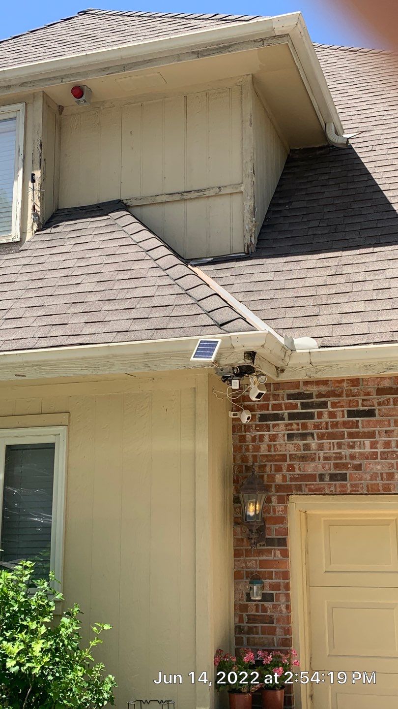 Complete Home Makeover  by EEC  Windows, Siding & Roofing 