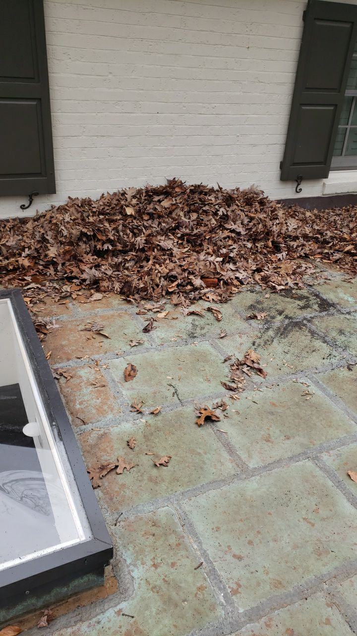 McLean: Certainteed Landmark Pro Designer Shingles in Max Def Charcoal Black by RM Banning, Inc.