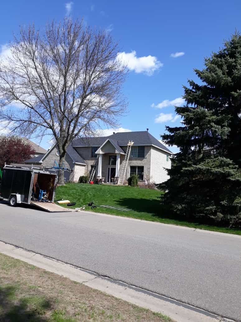 Eden Prairie, MN – Roof Replacement on Steep and High Roof by First Impressions Exteriors