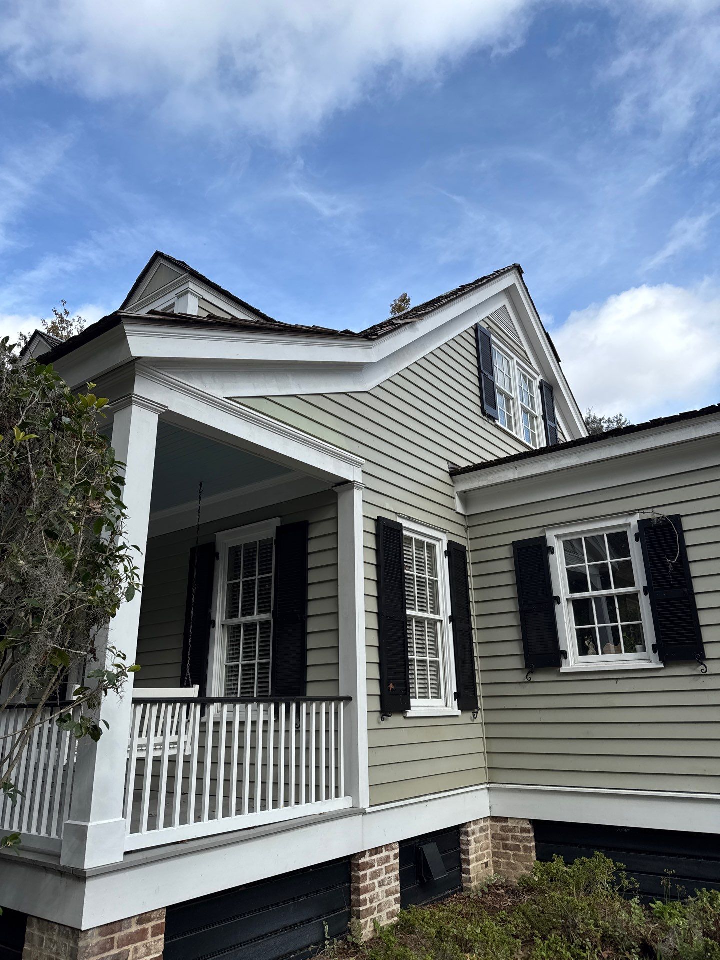 A Ford Plantation Classic by A Good Roofer Near Me 